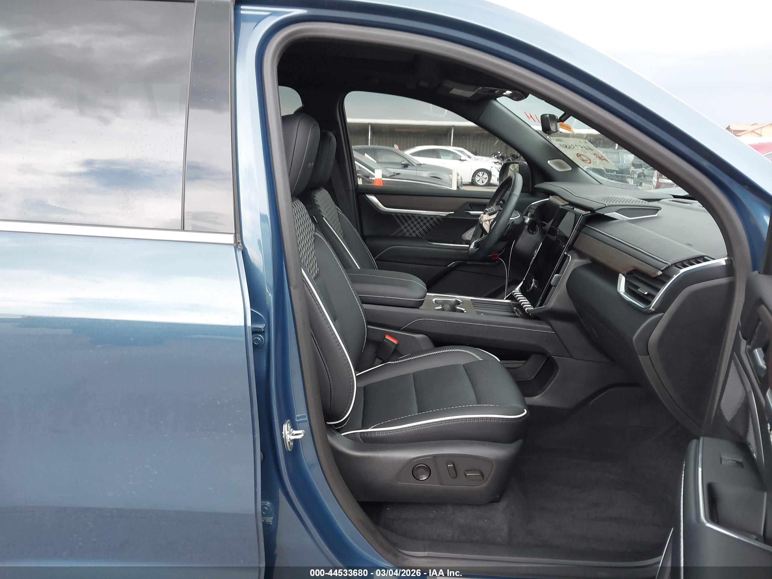 GMC ACADIA image 5