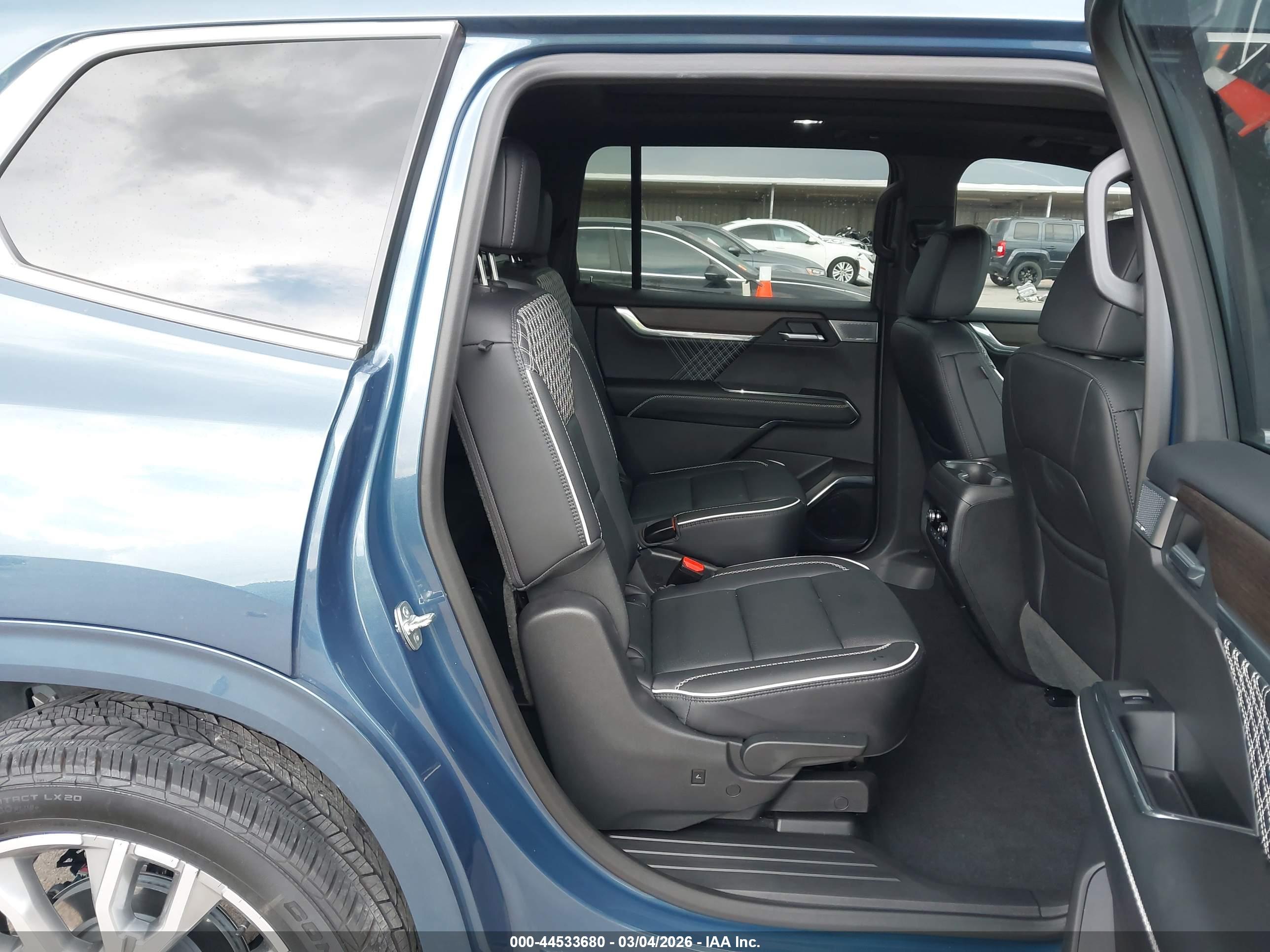 GMC ACADIA image 8