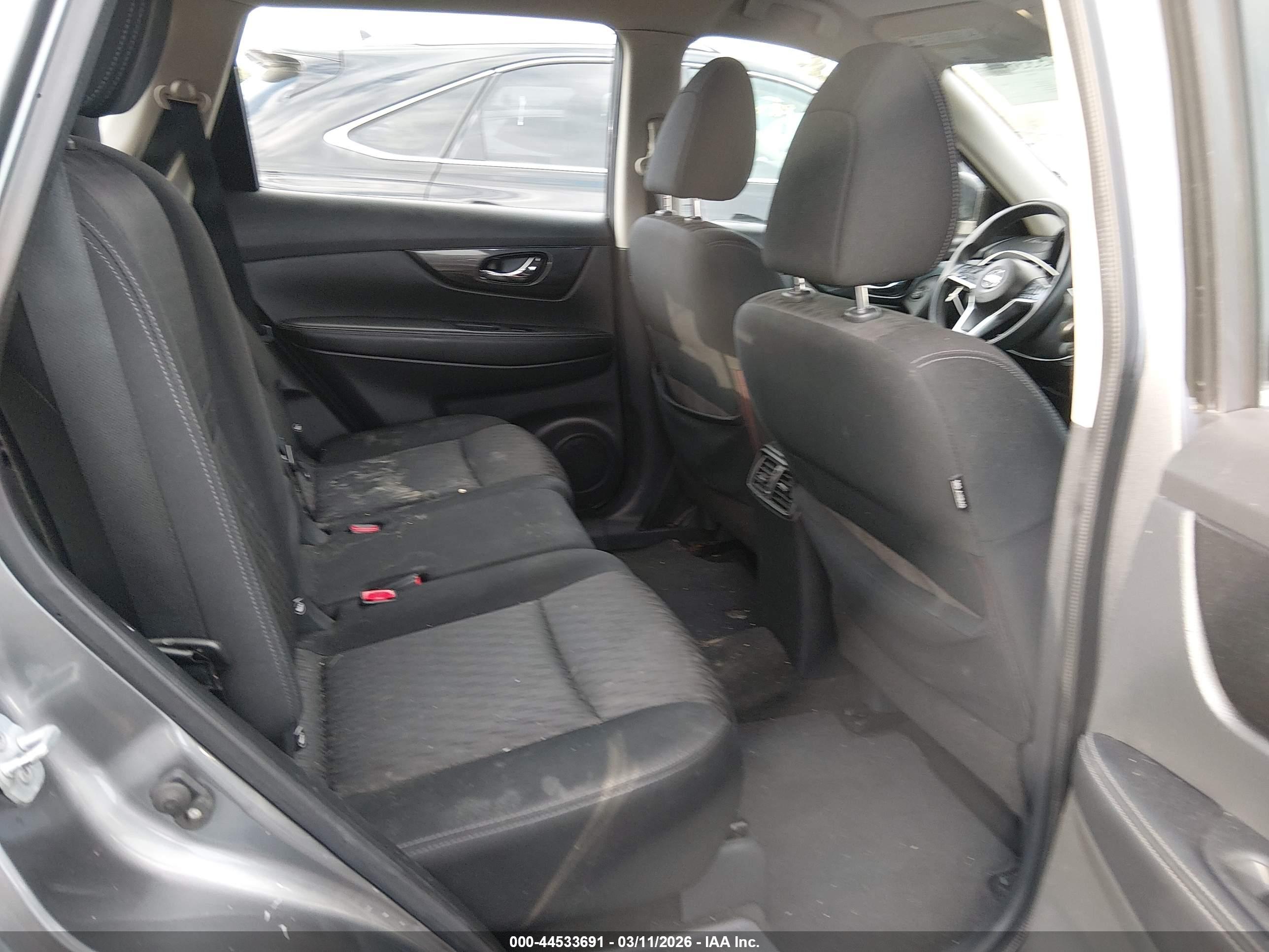 NISSAN ROGUE image 8