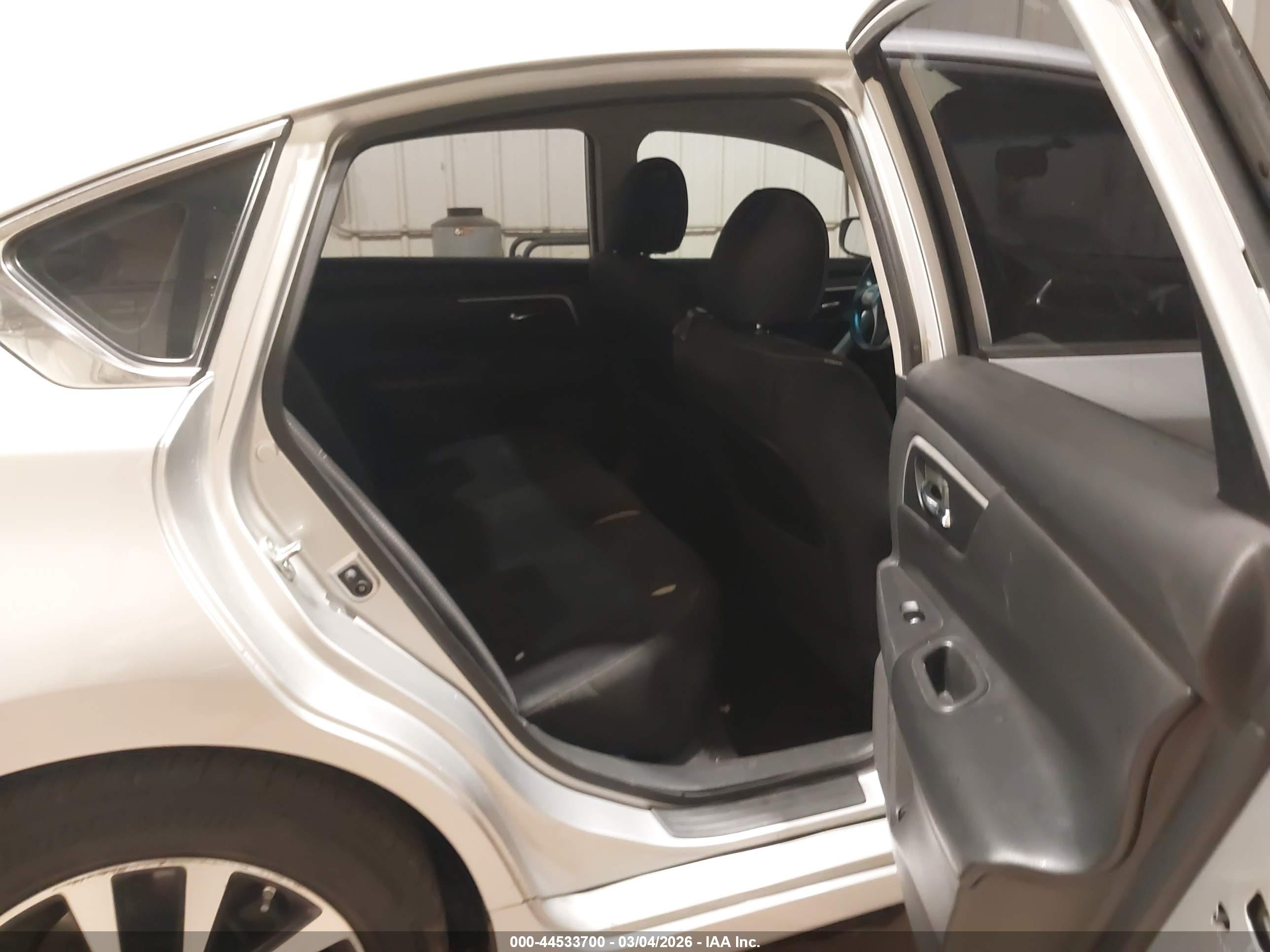 NISSAN ALTIMA image 8