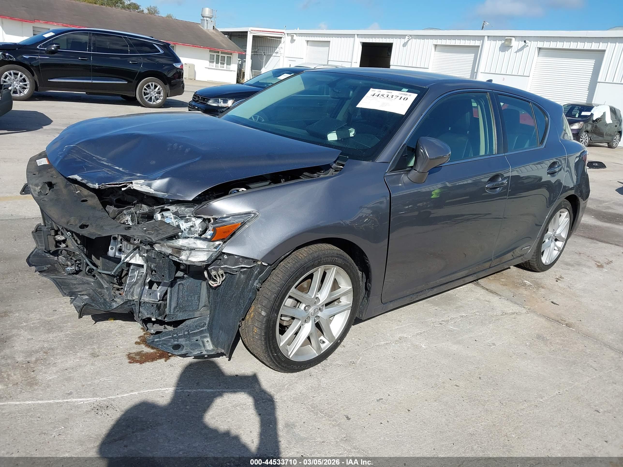 LEXUS CT image 2