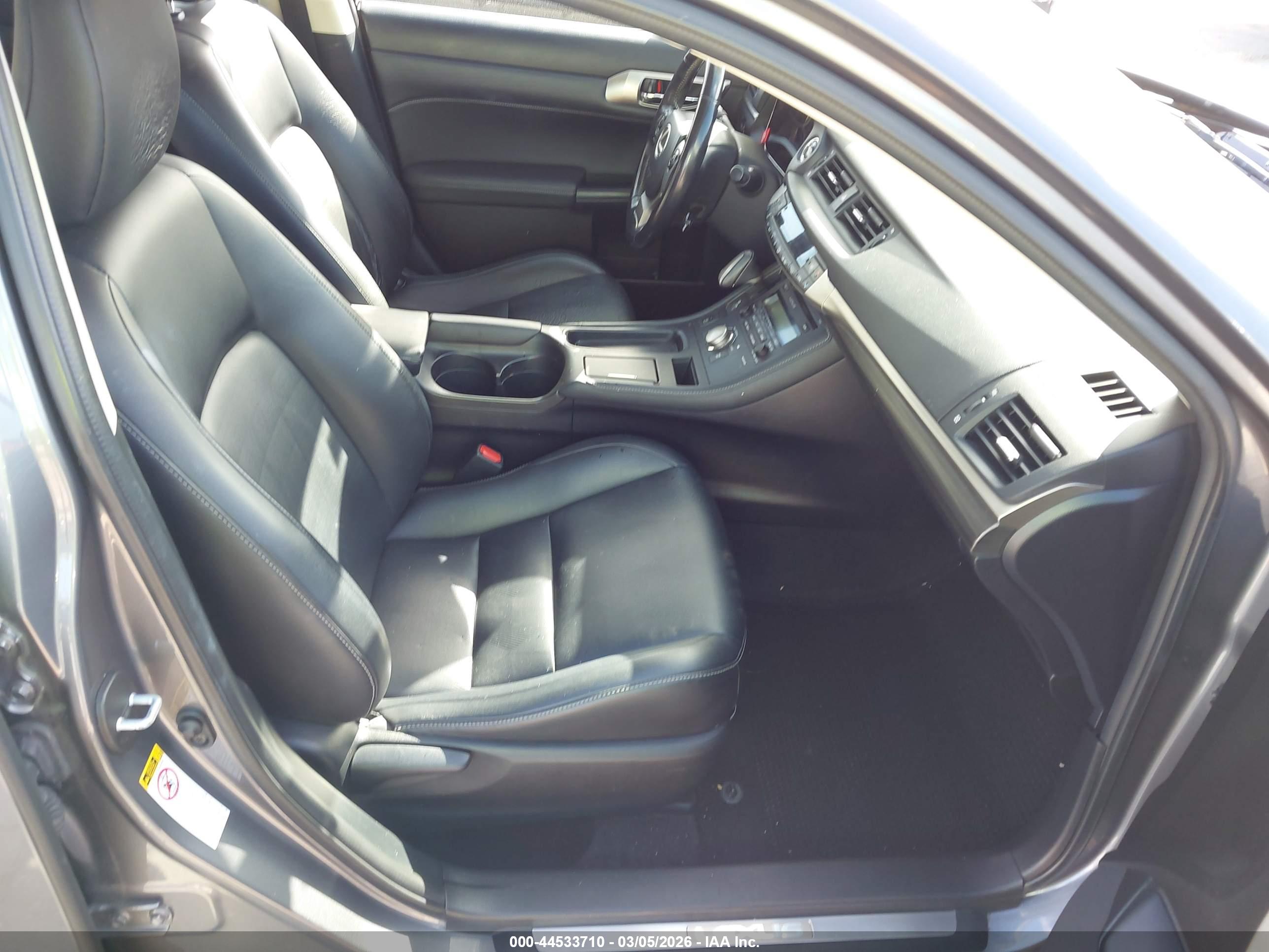 LEXUS CT image 5