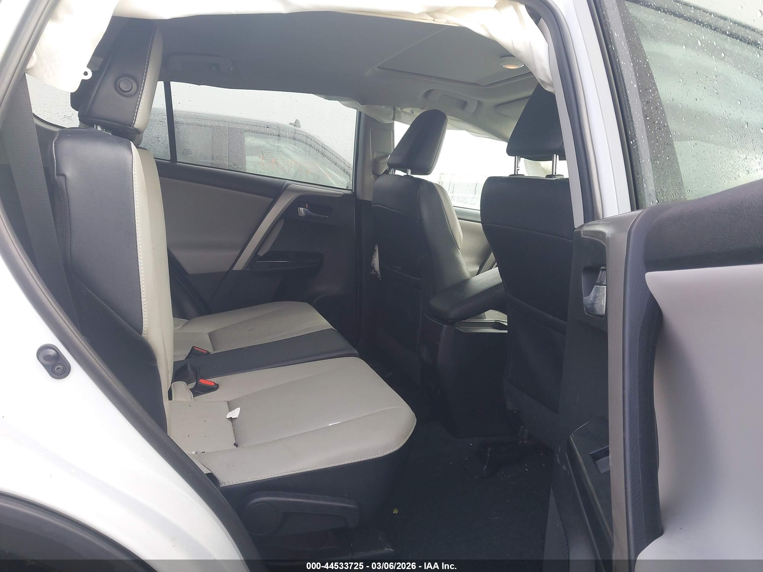 TOYOTA RAV4 image 8
