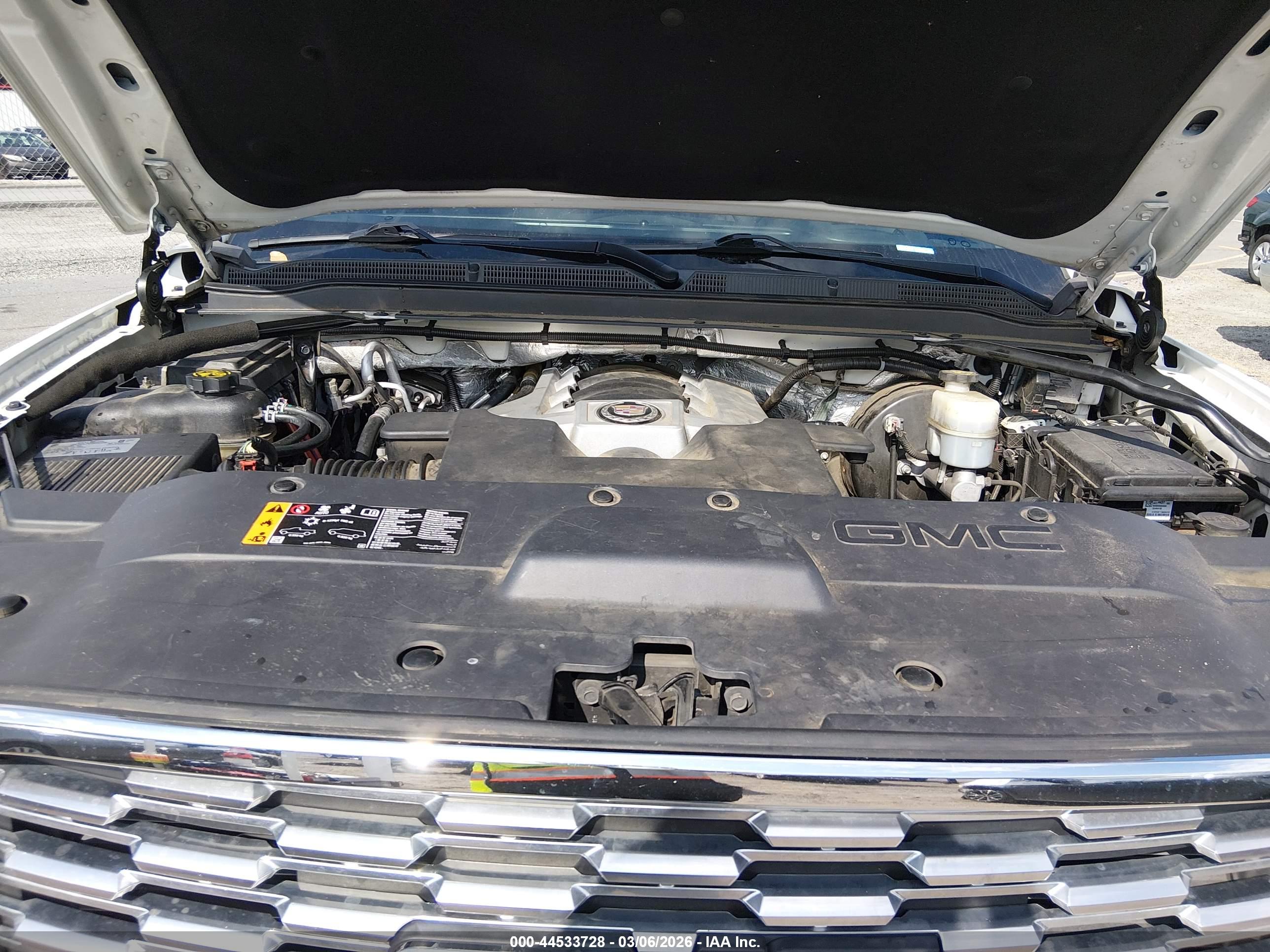 GMC YUKON image 10