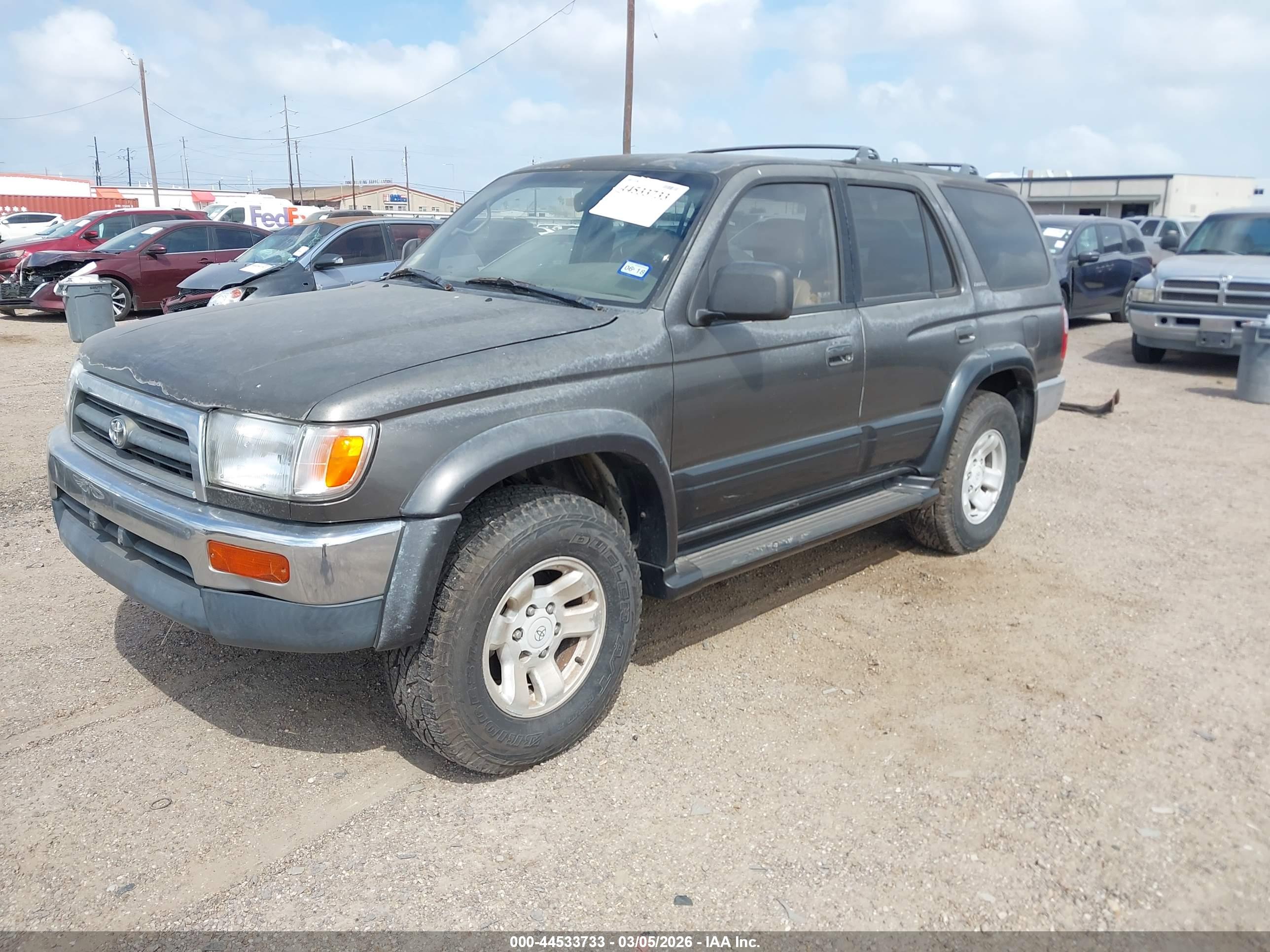TOYOTA 4RUNNER image 2