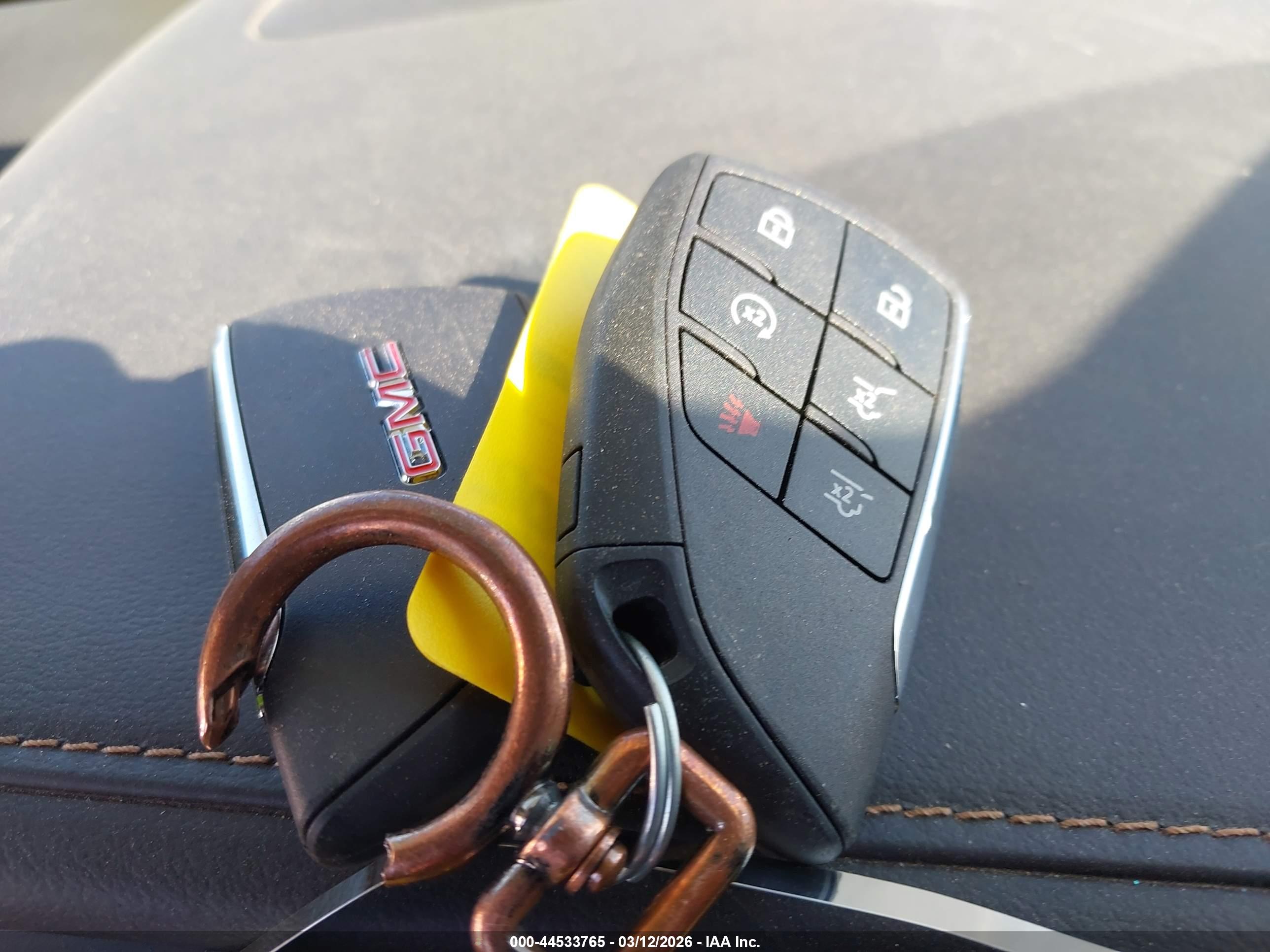 GMC YUKON image 11