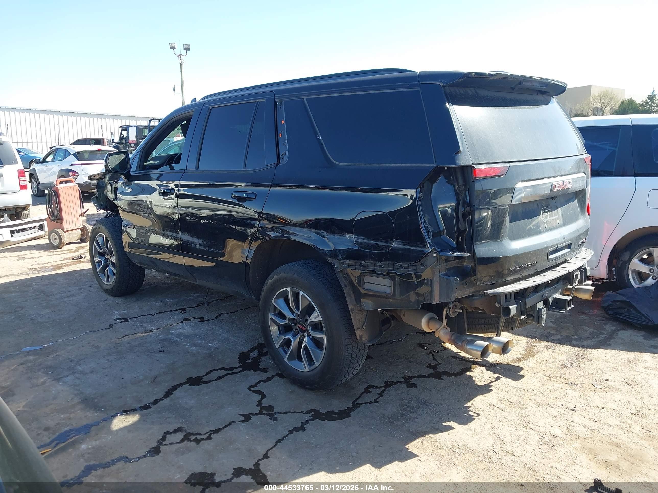 GMC YUKON image 3