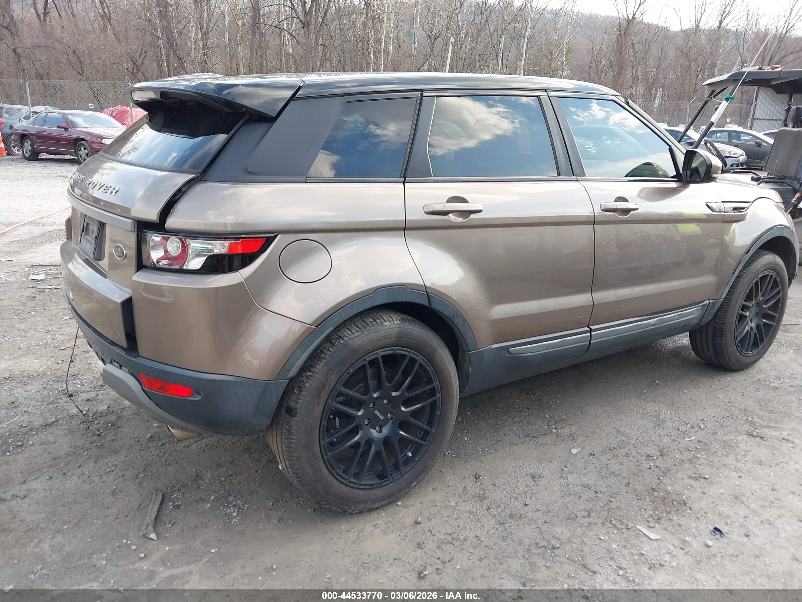 LAND ROVER image 4