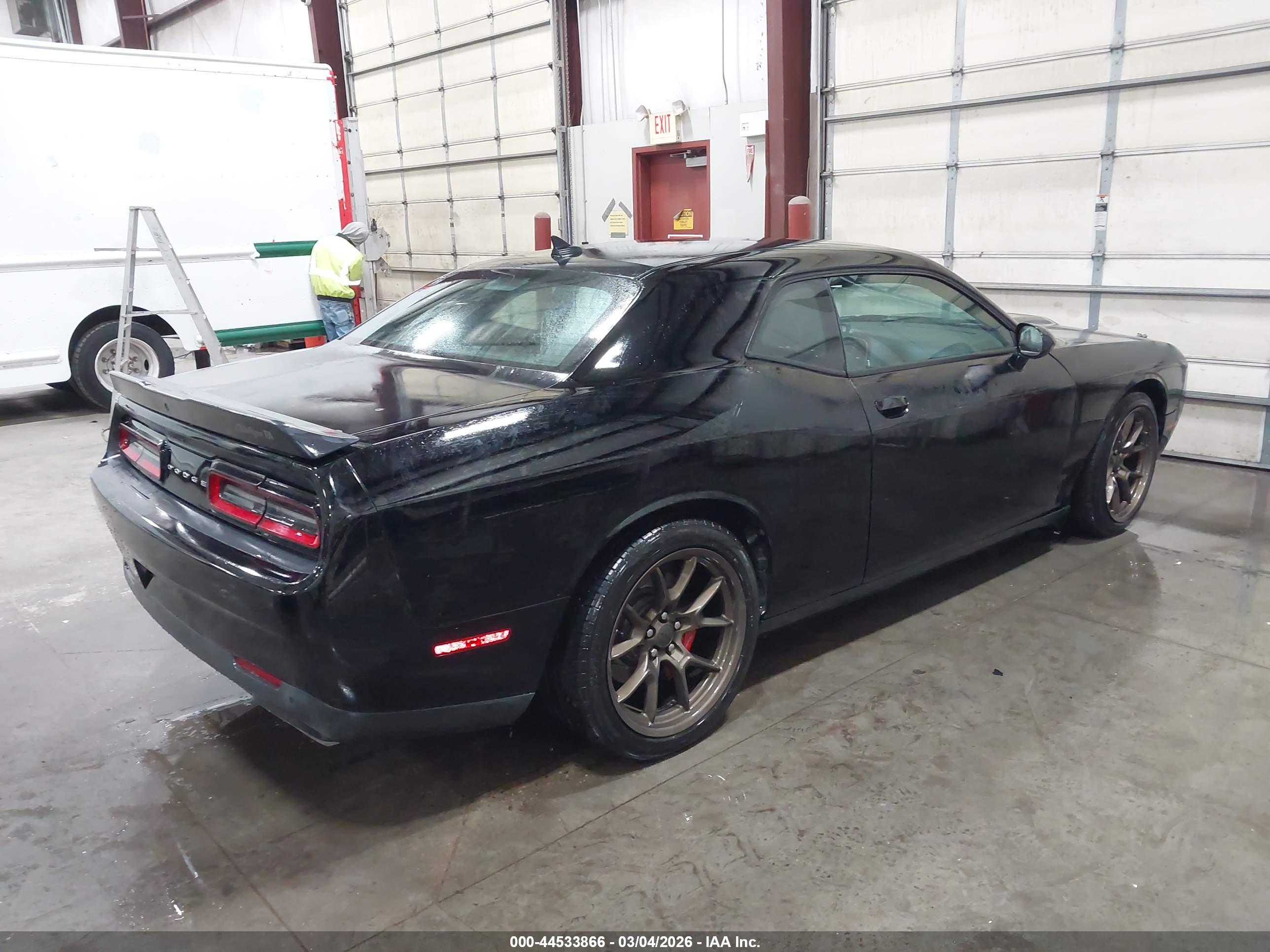 DODGE CHALLENGER image 4