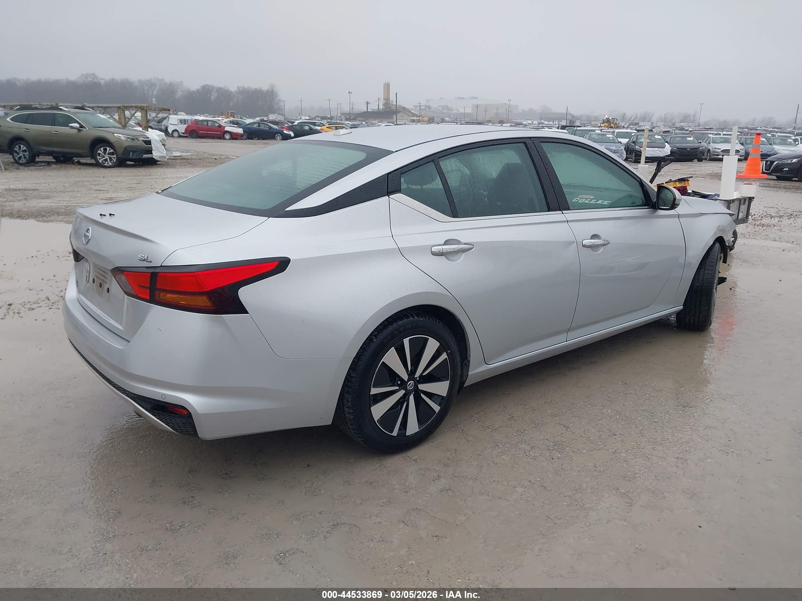NISSAN ALTIMA image 4