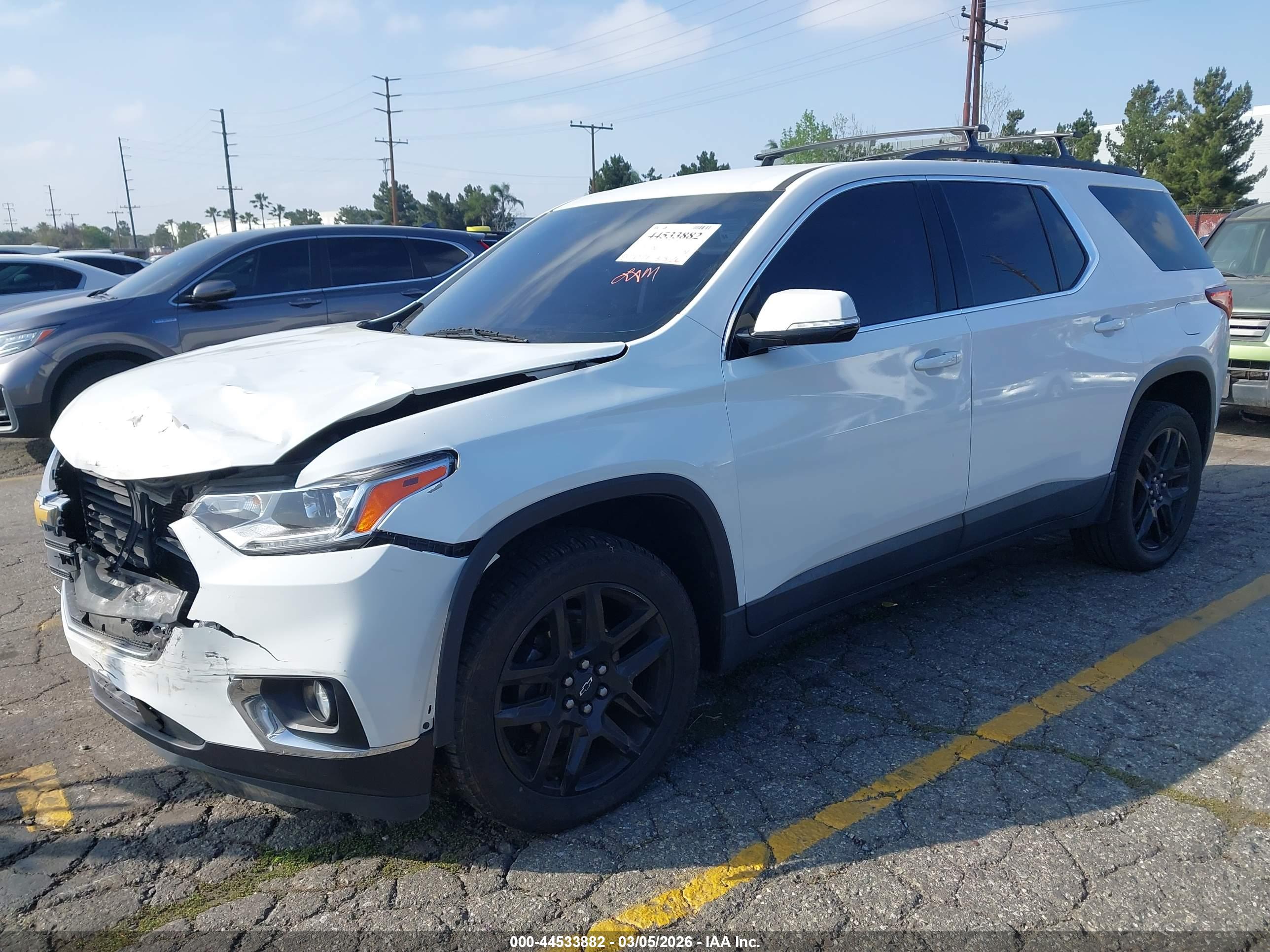 CHEVROLET TRAVERSE image 2