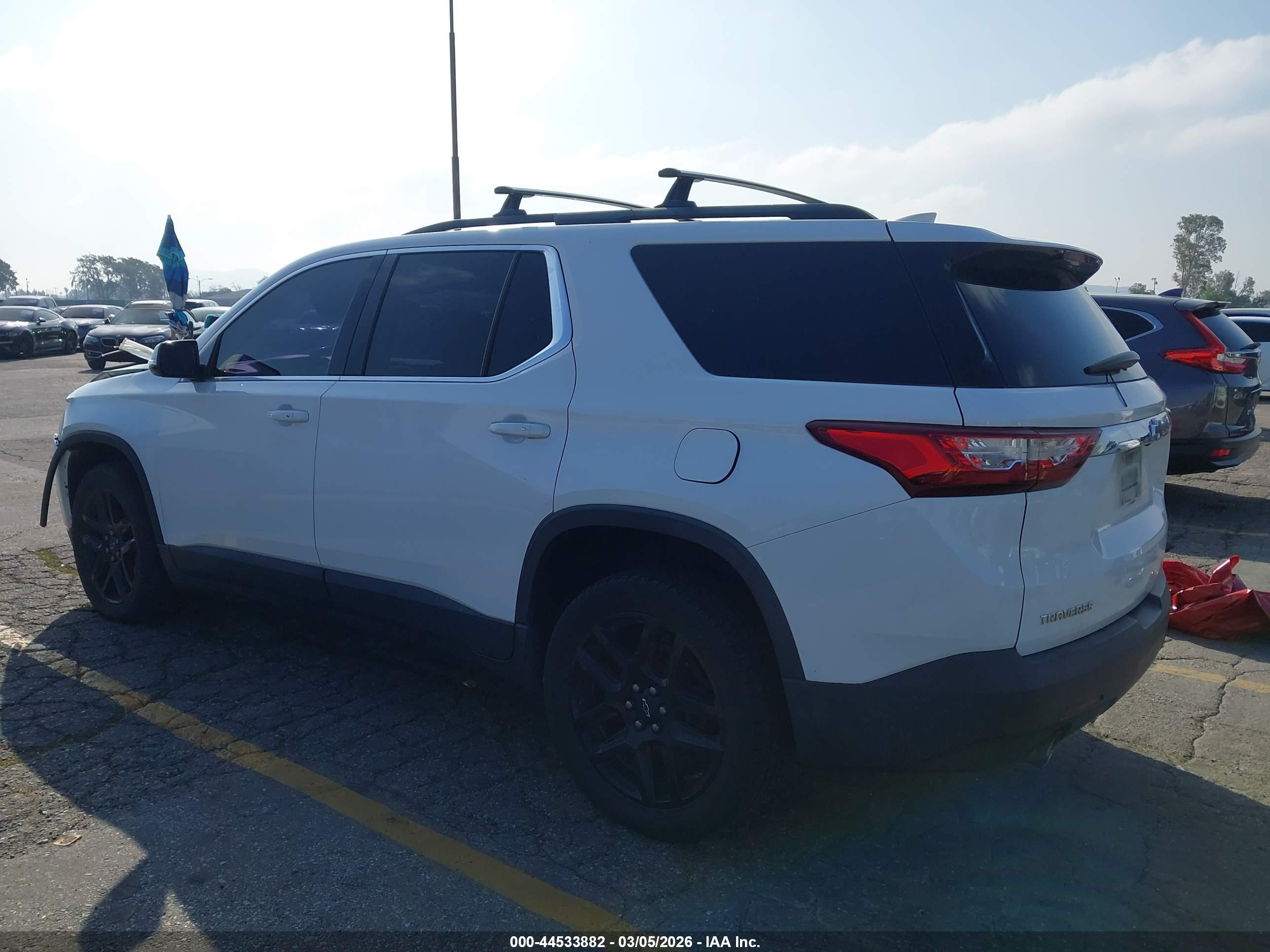 CHEVROLET TRAVERSE image 3