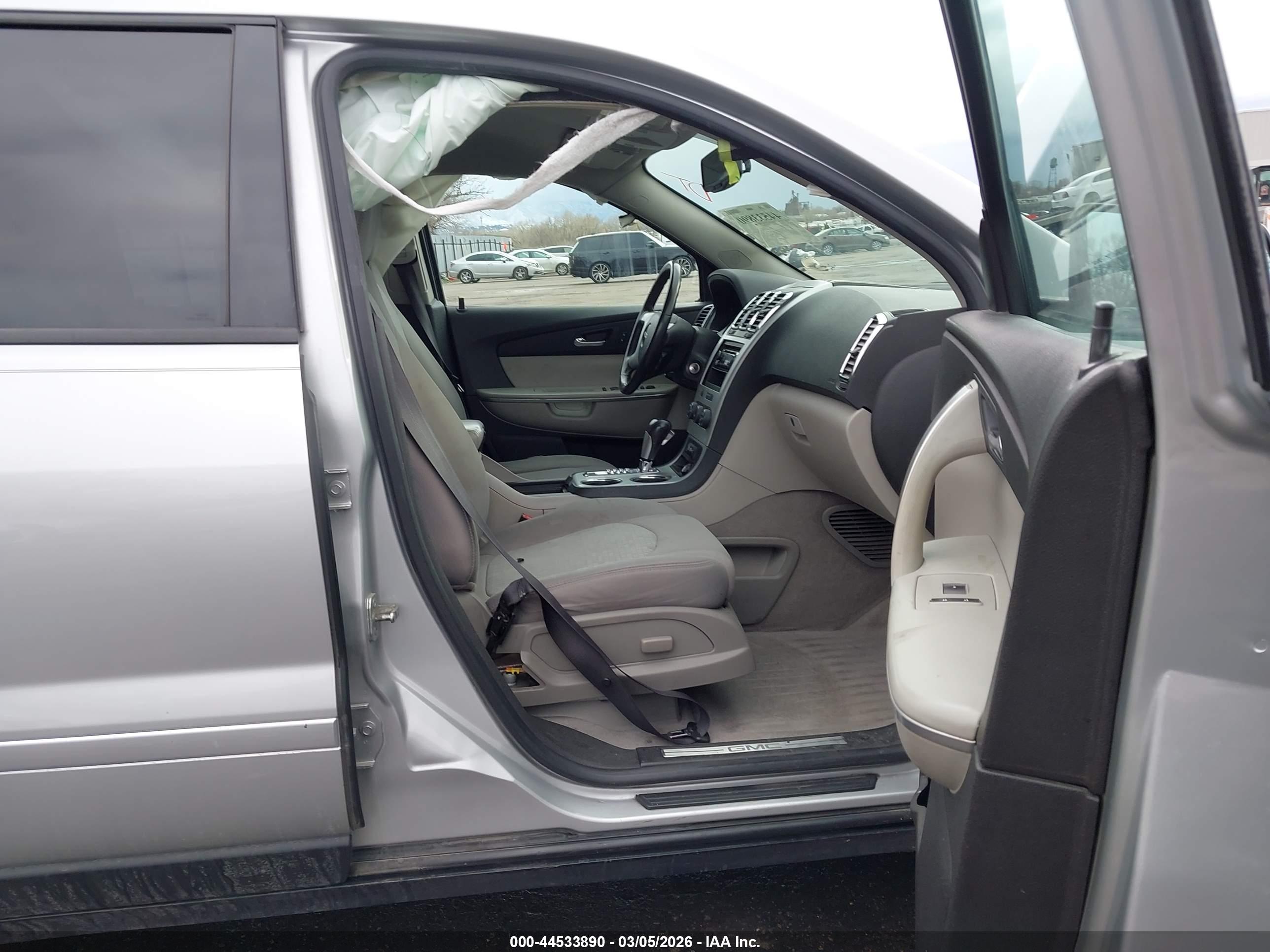 GMC ACADIA image 5