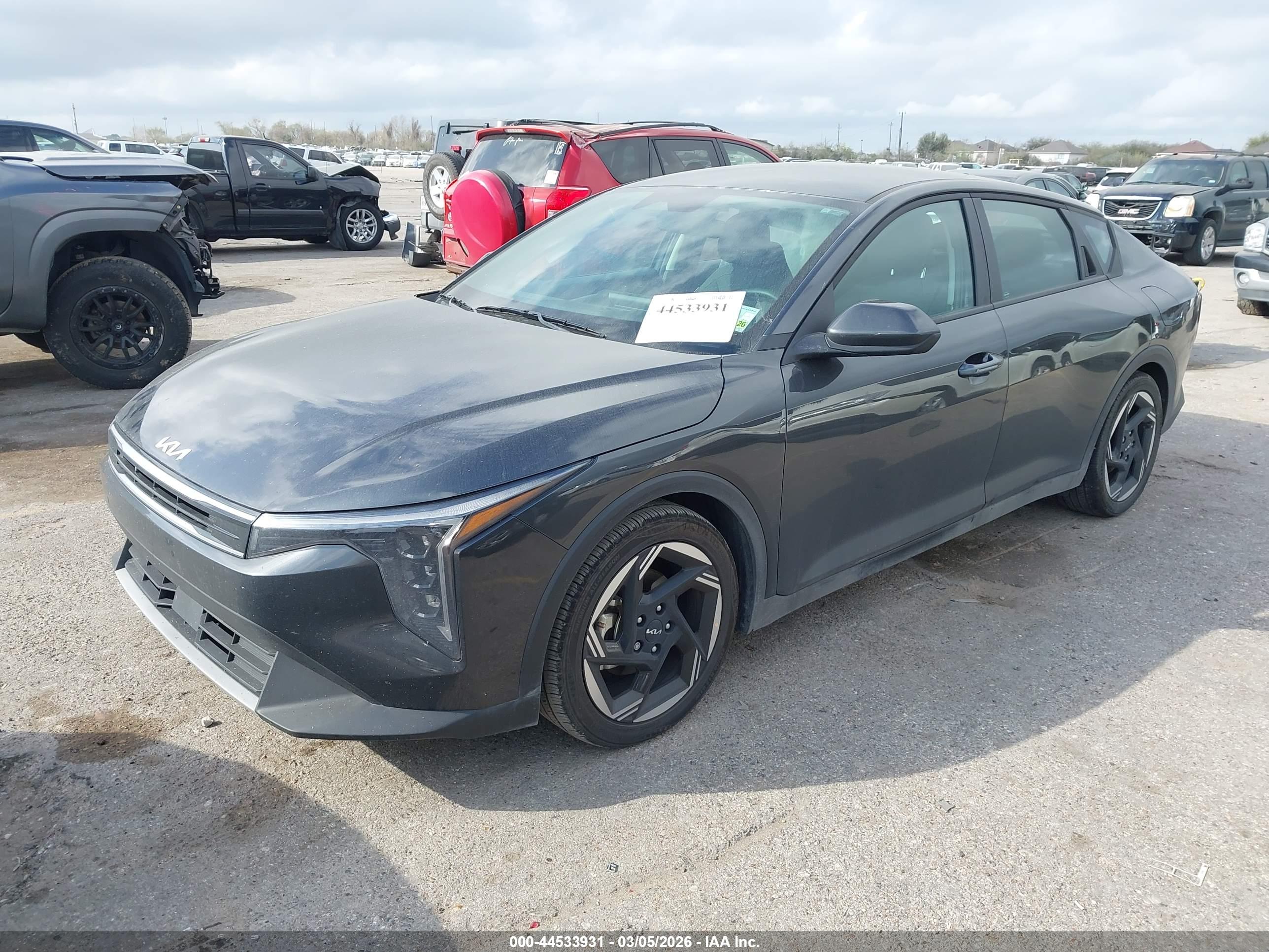 KIA K4 image 2