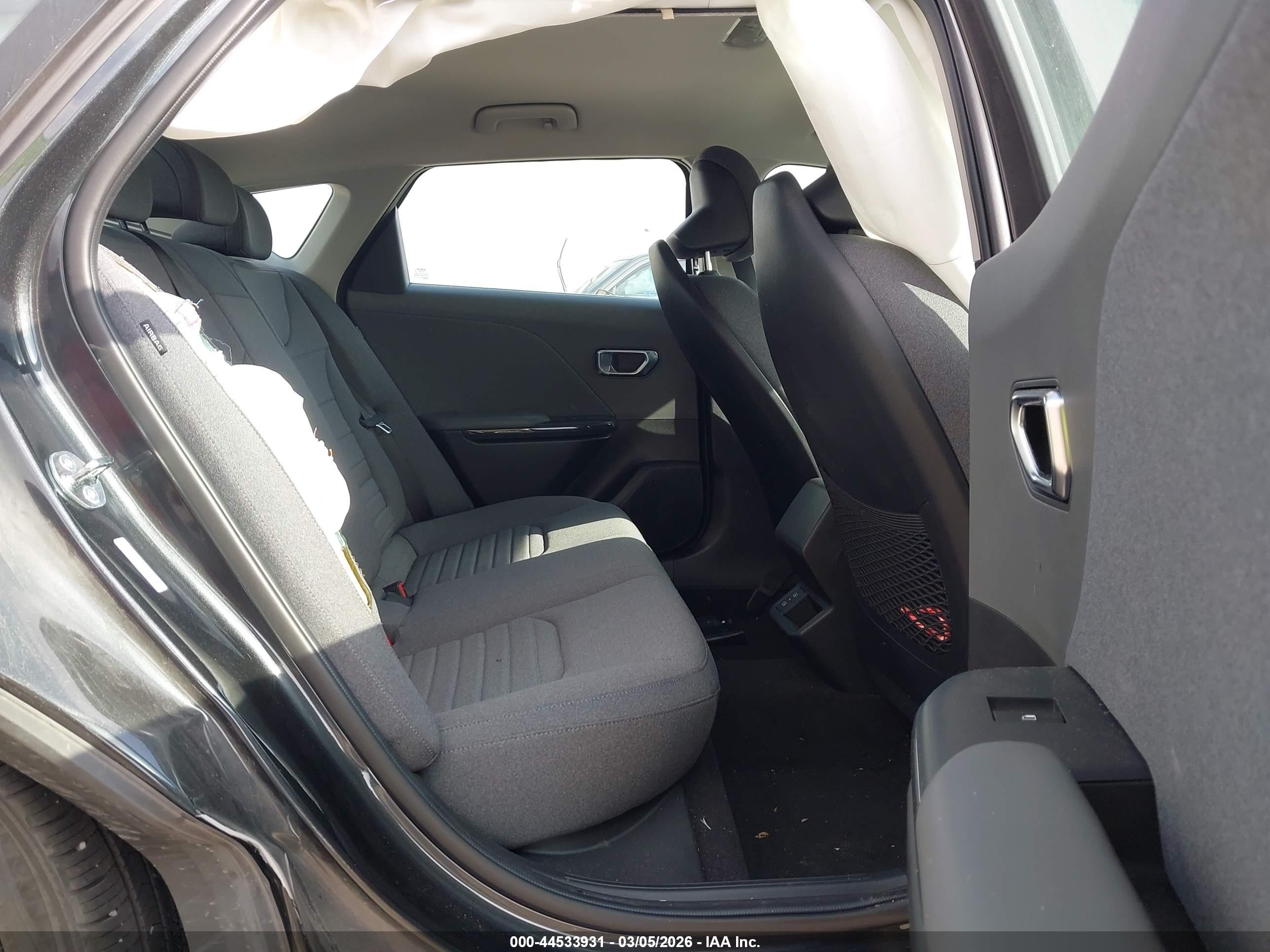 KIA K4 image 8