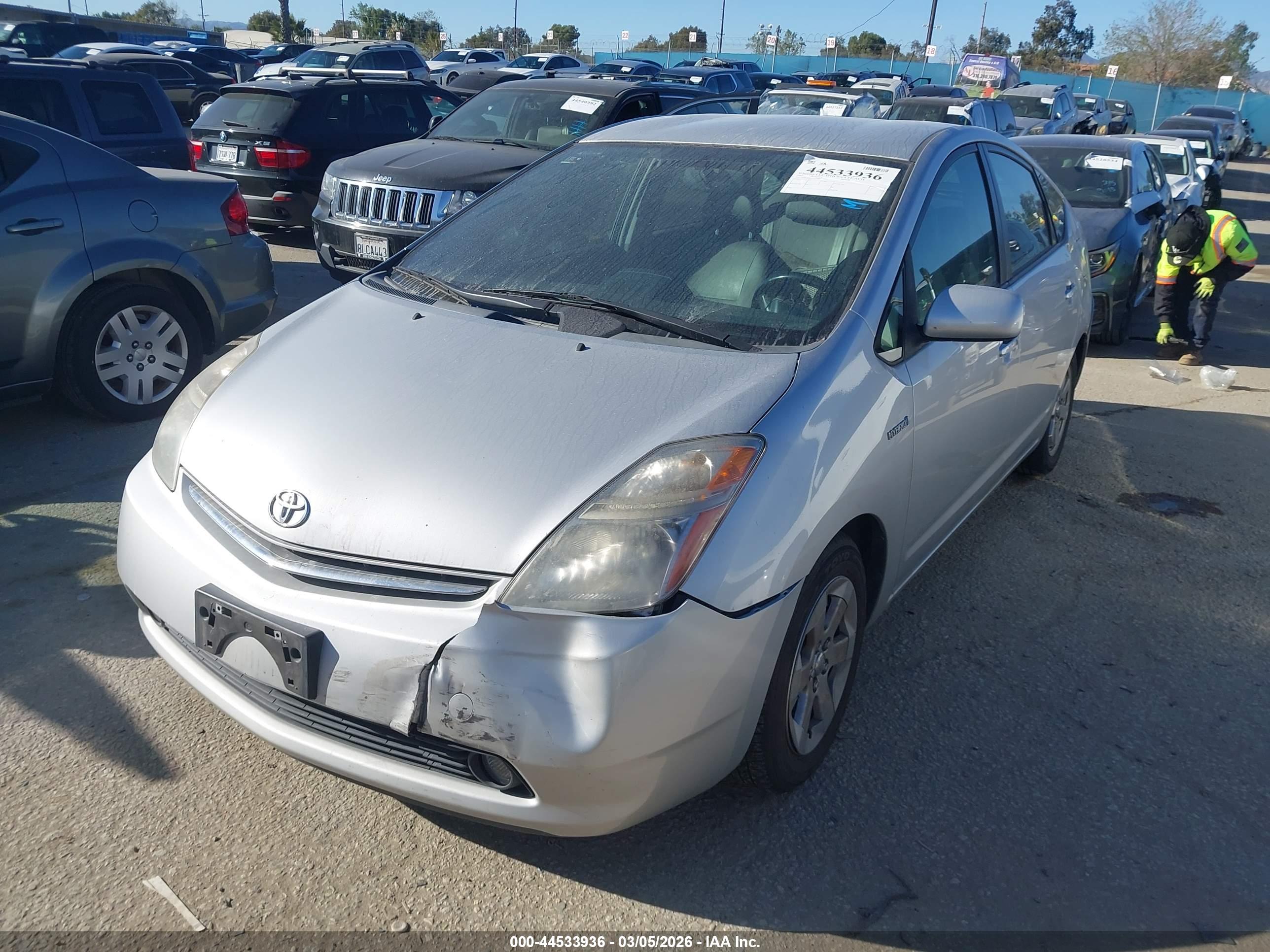 TOYOTA PRIUS image 2
