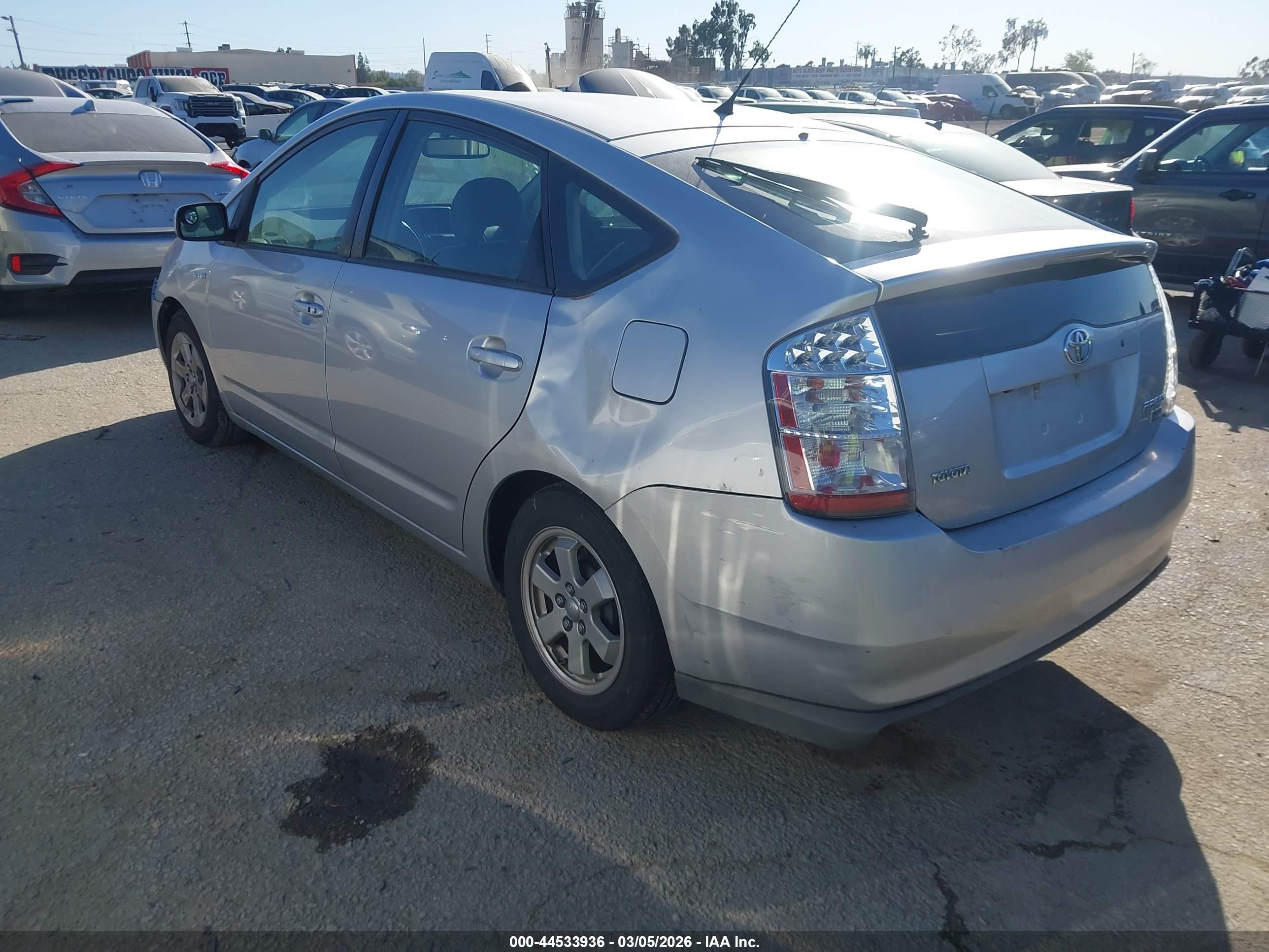 TOYOTA PRIUS image 3