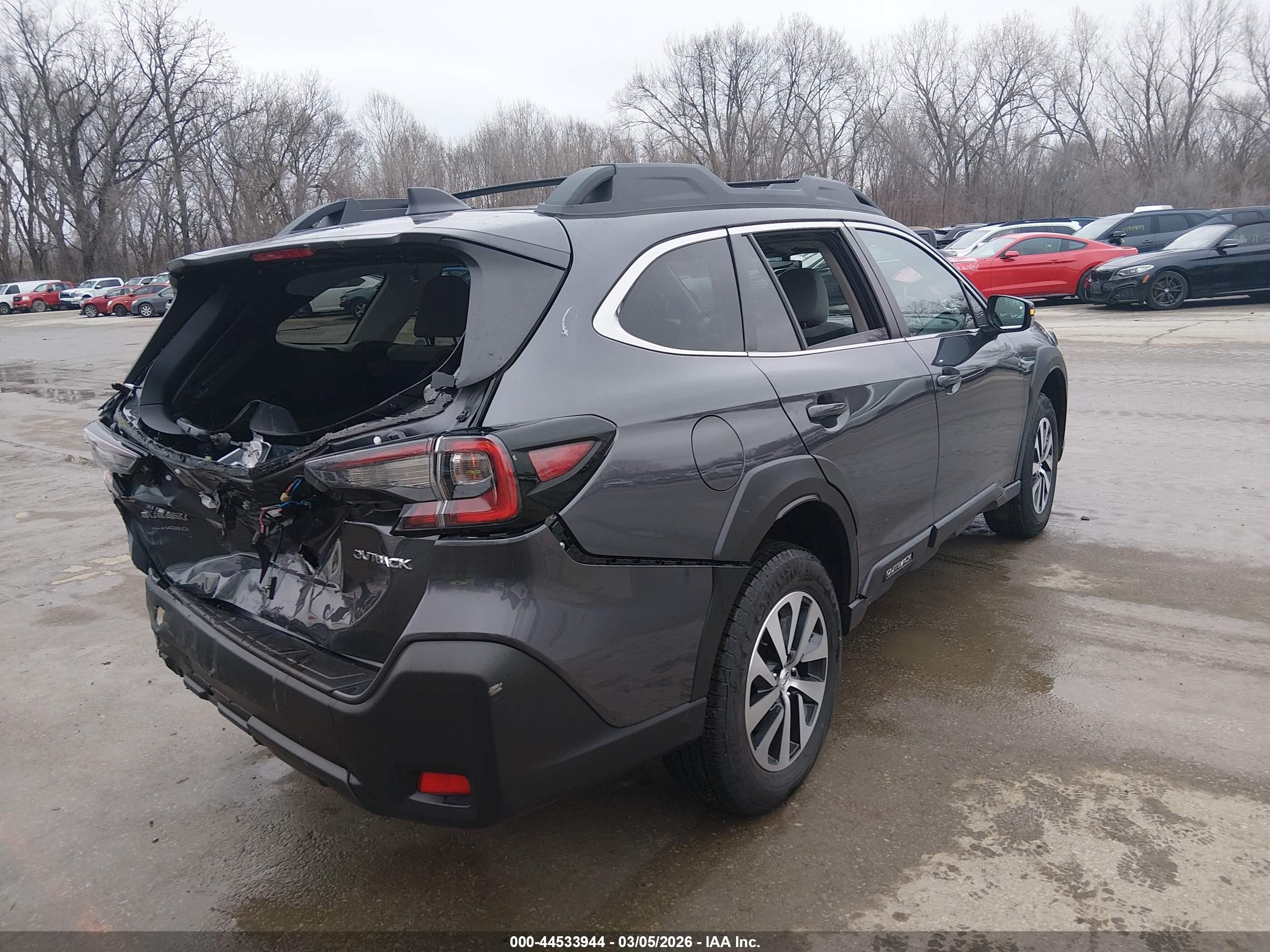 SUBARU OUTBACK image 4