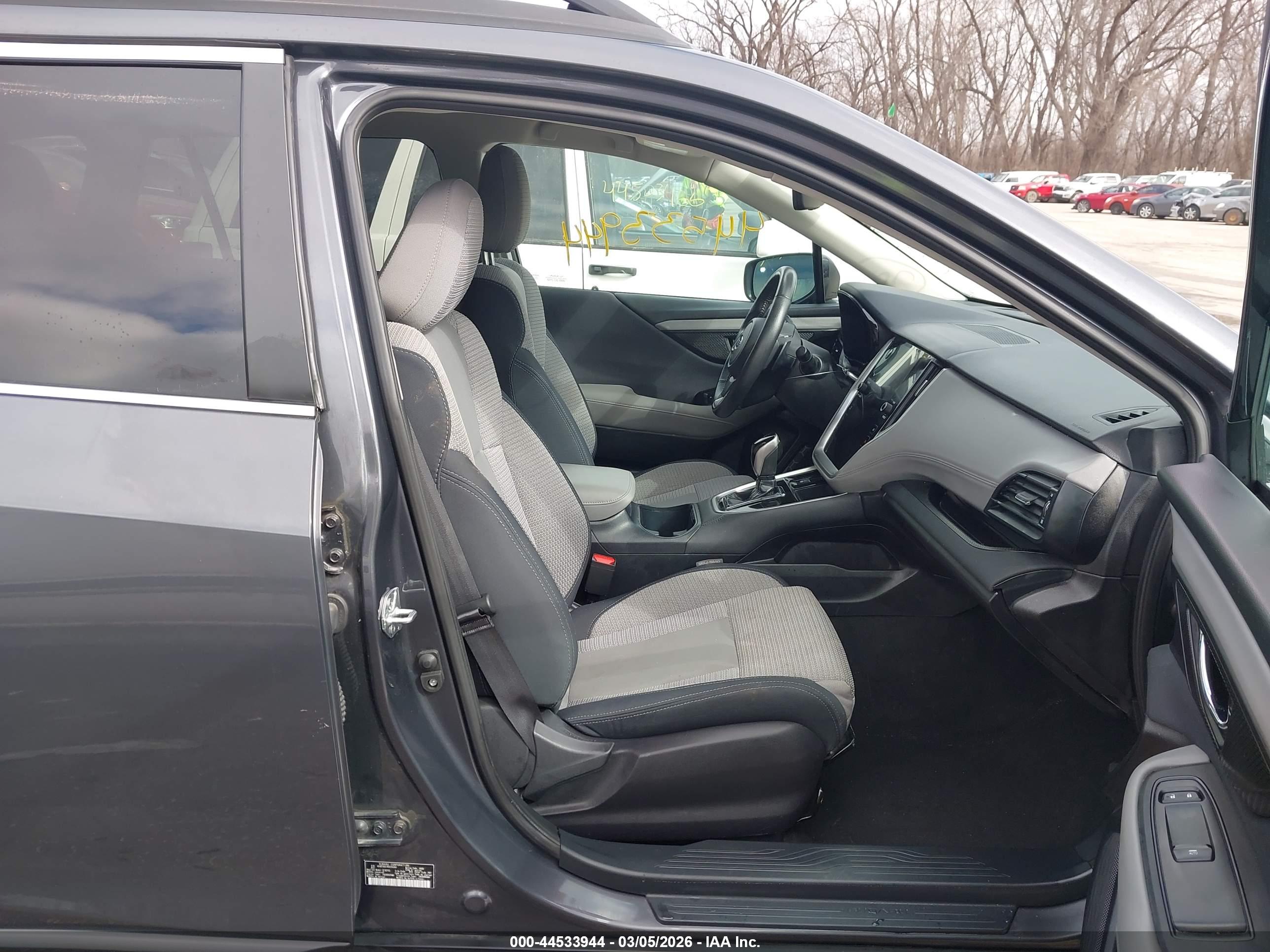 SUBARU OUTBACK image 5
