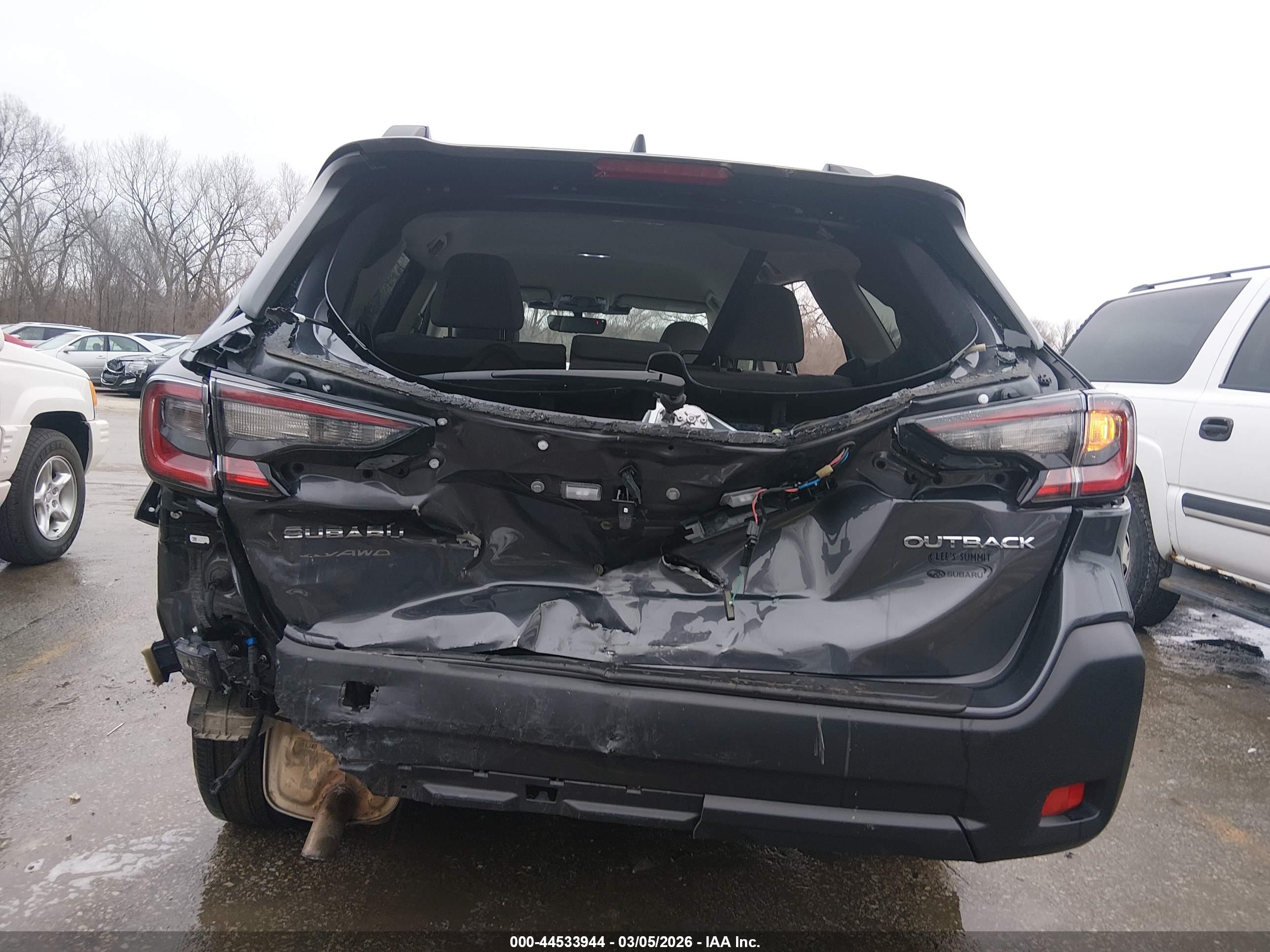 SUBARU OUTBACK image 6