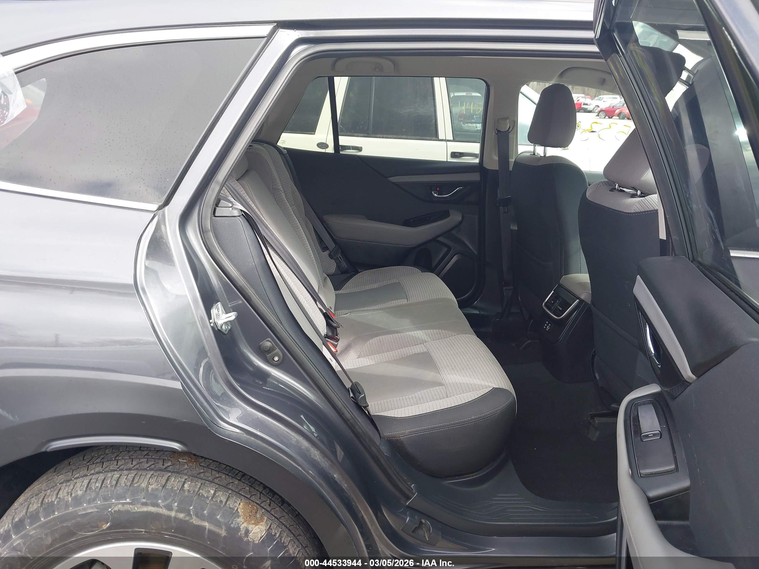 SUBARU OUTBACK image 8