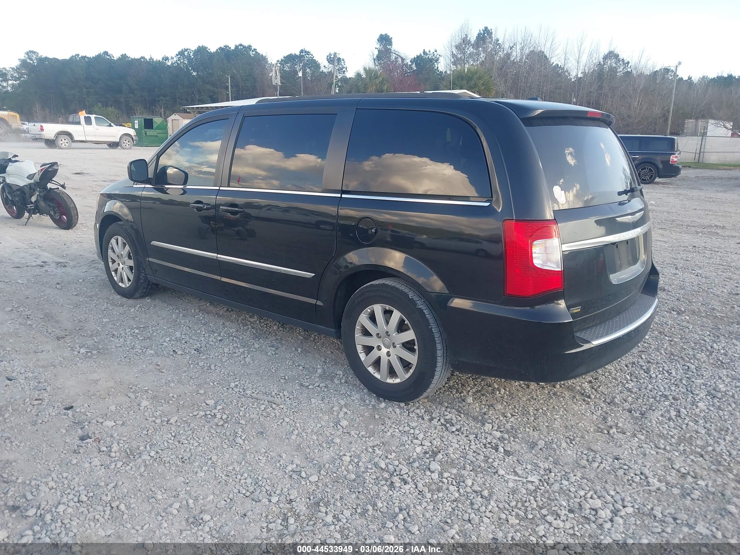 CHRYSLER TOWN image 3