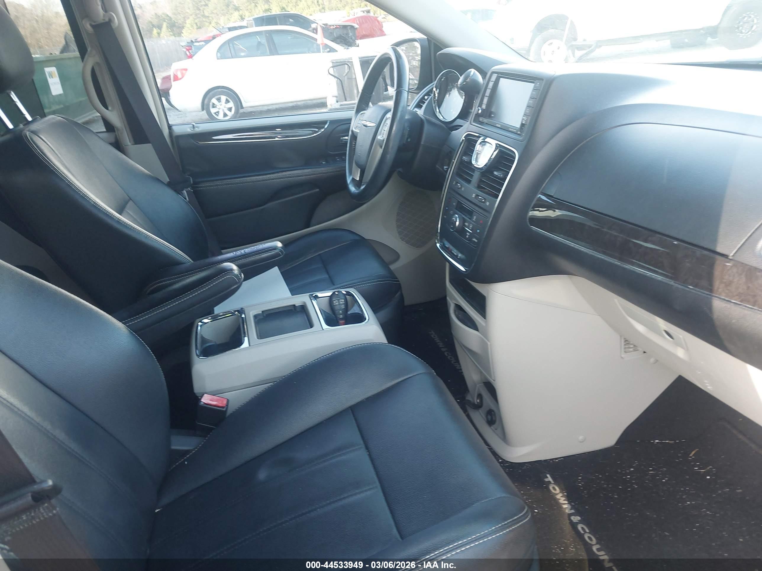 CHRYSLER TOWN image 5