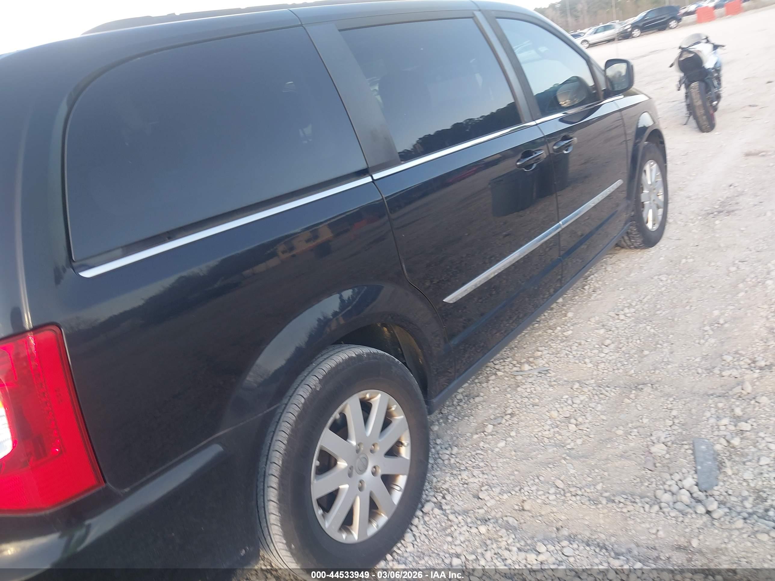 CHRYSLER TOWN image 6