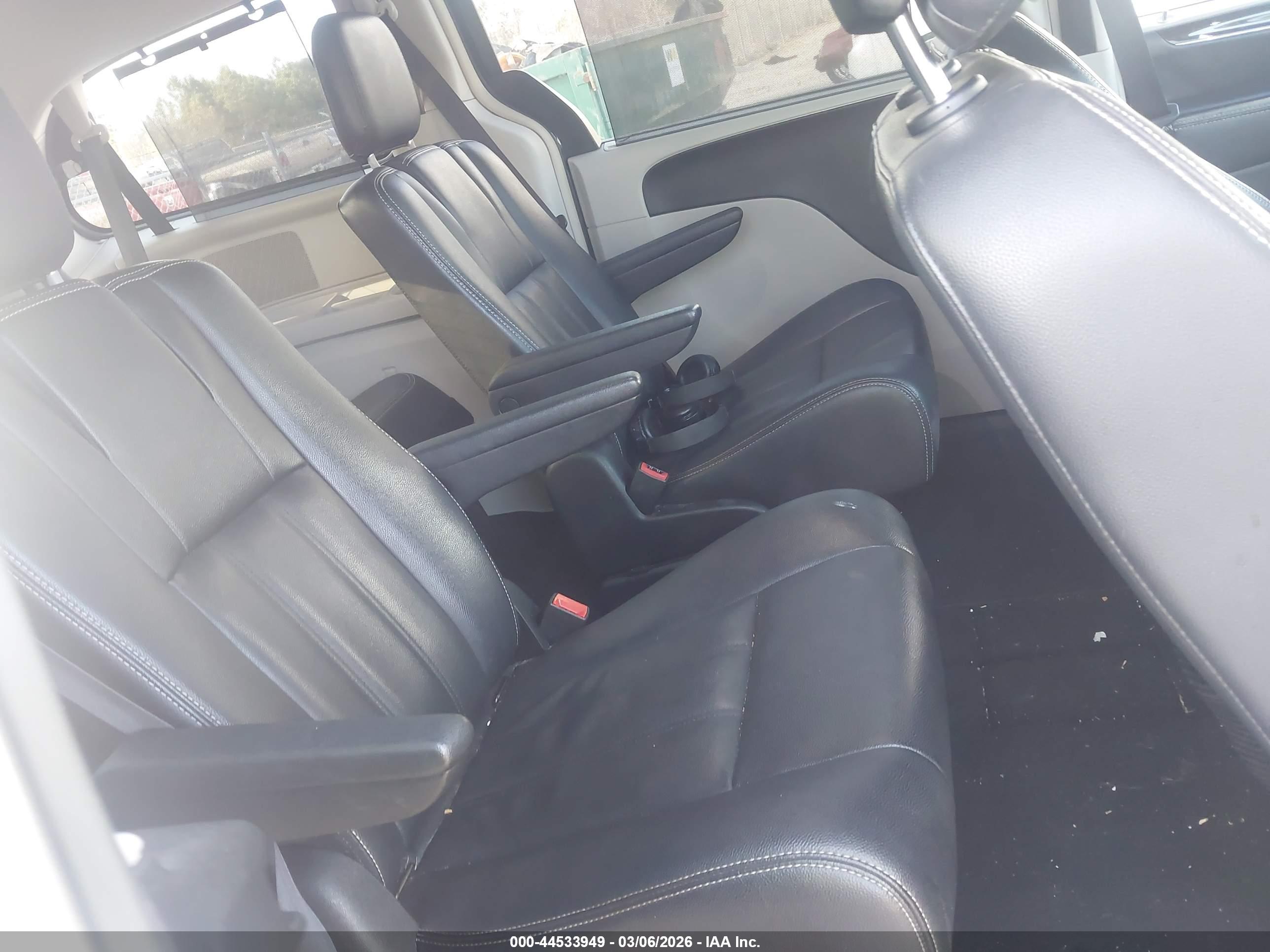 CHRYSLER TOWN image 8