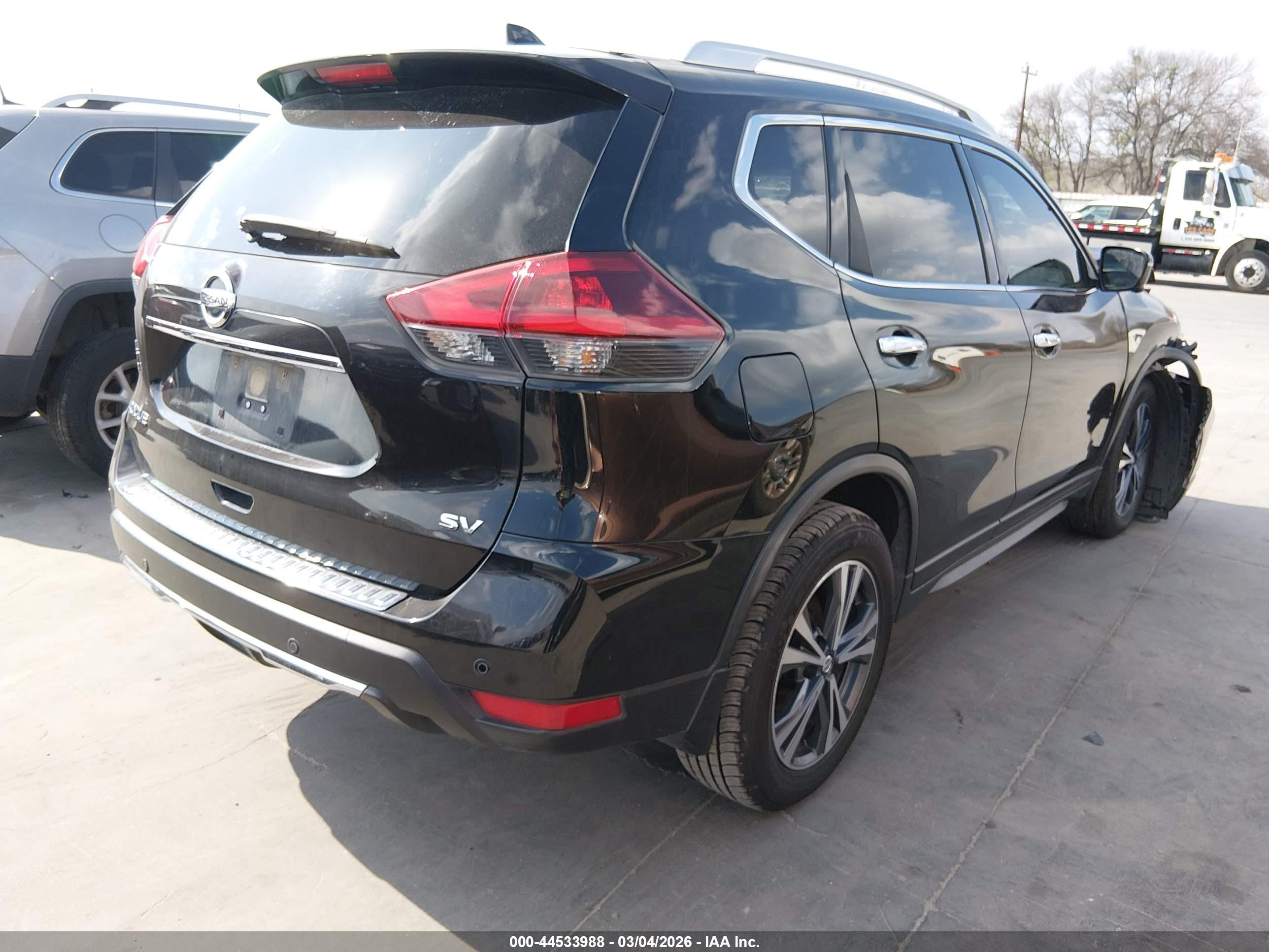 NISSAN ROGUE image 4