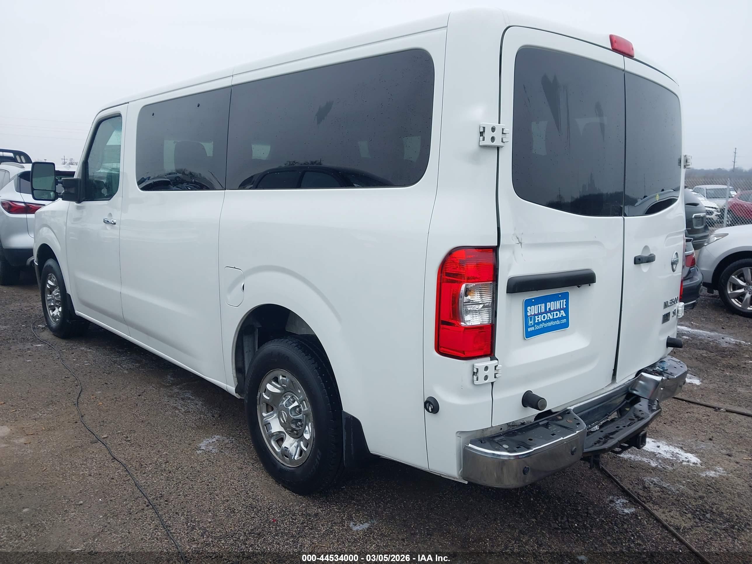 NISSAN NV image 3