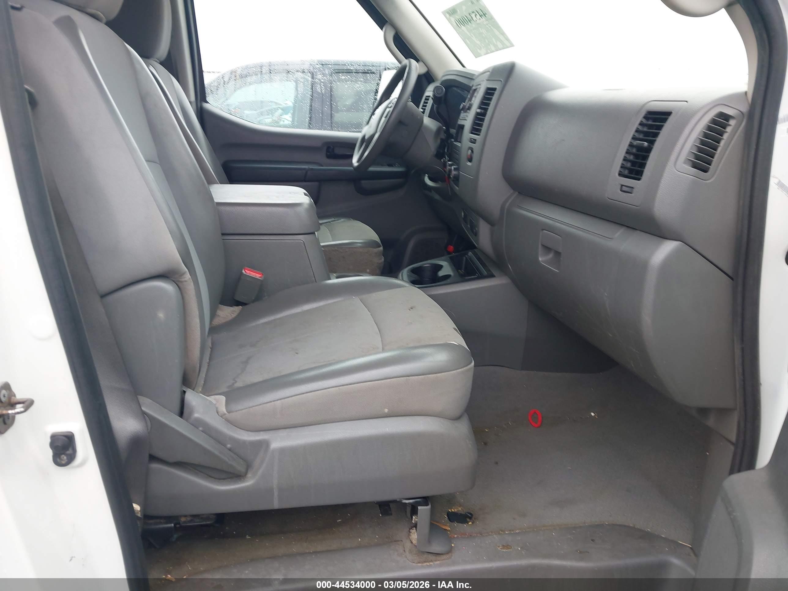 NISSAN NV image 5