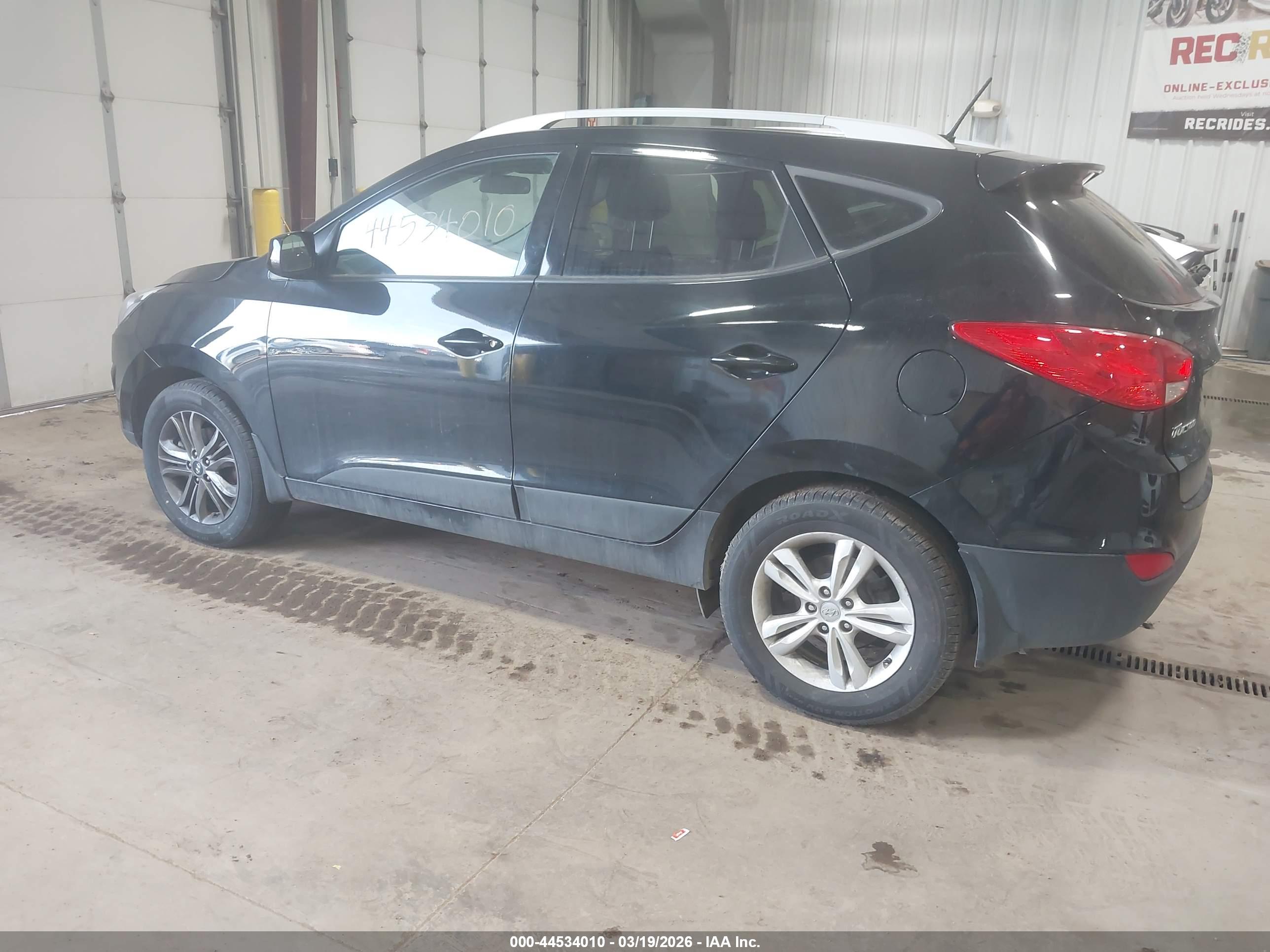 HYUNDAI TUCSON image 3