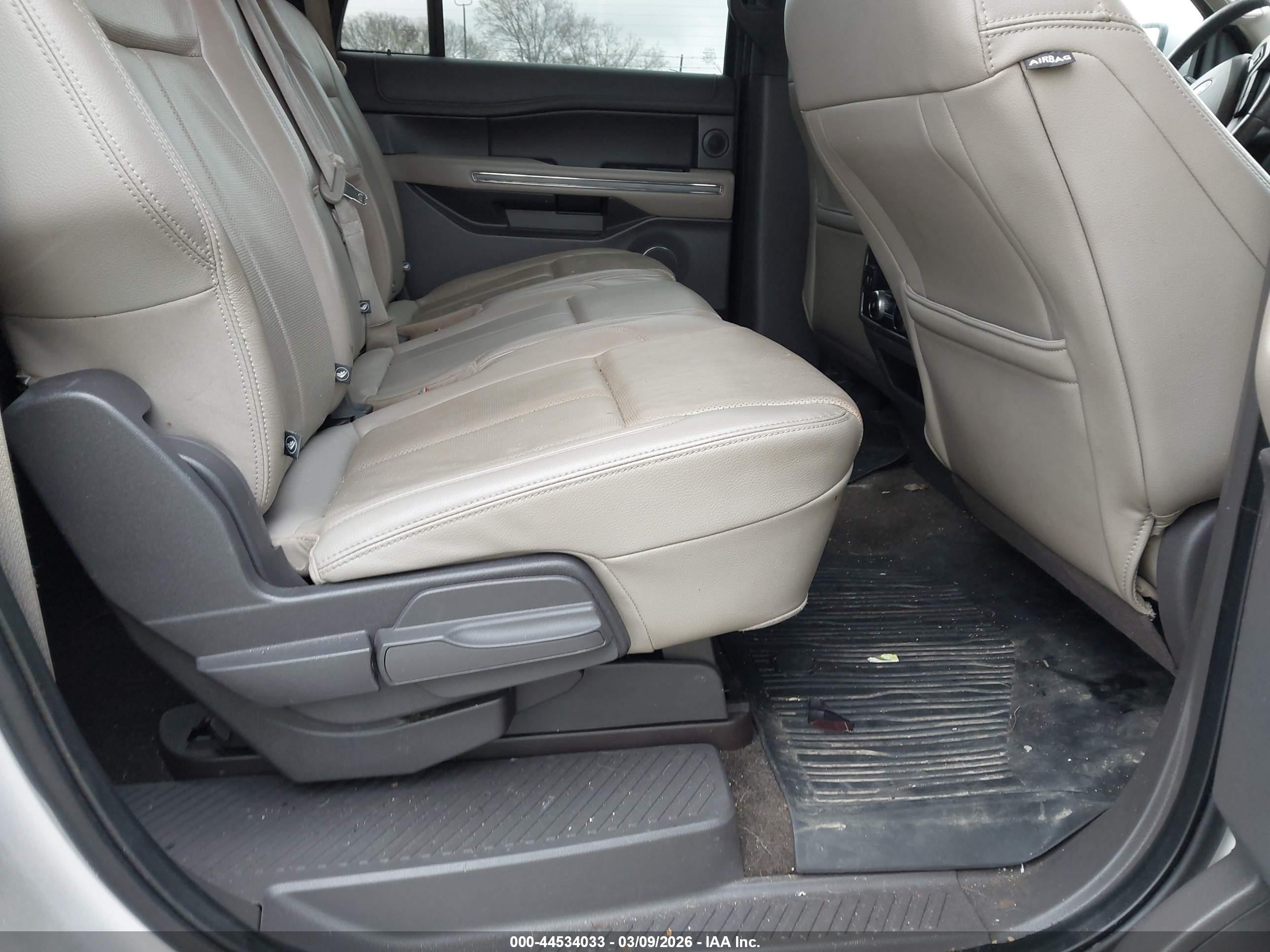 FORD EXPEDITION image 8