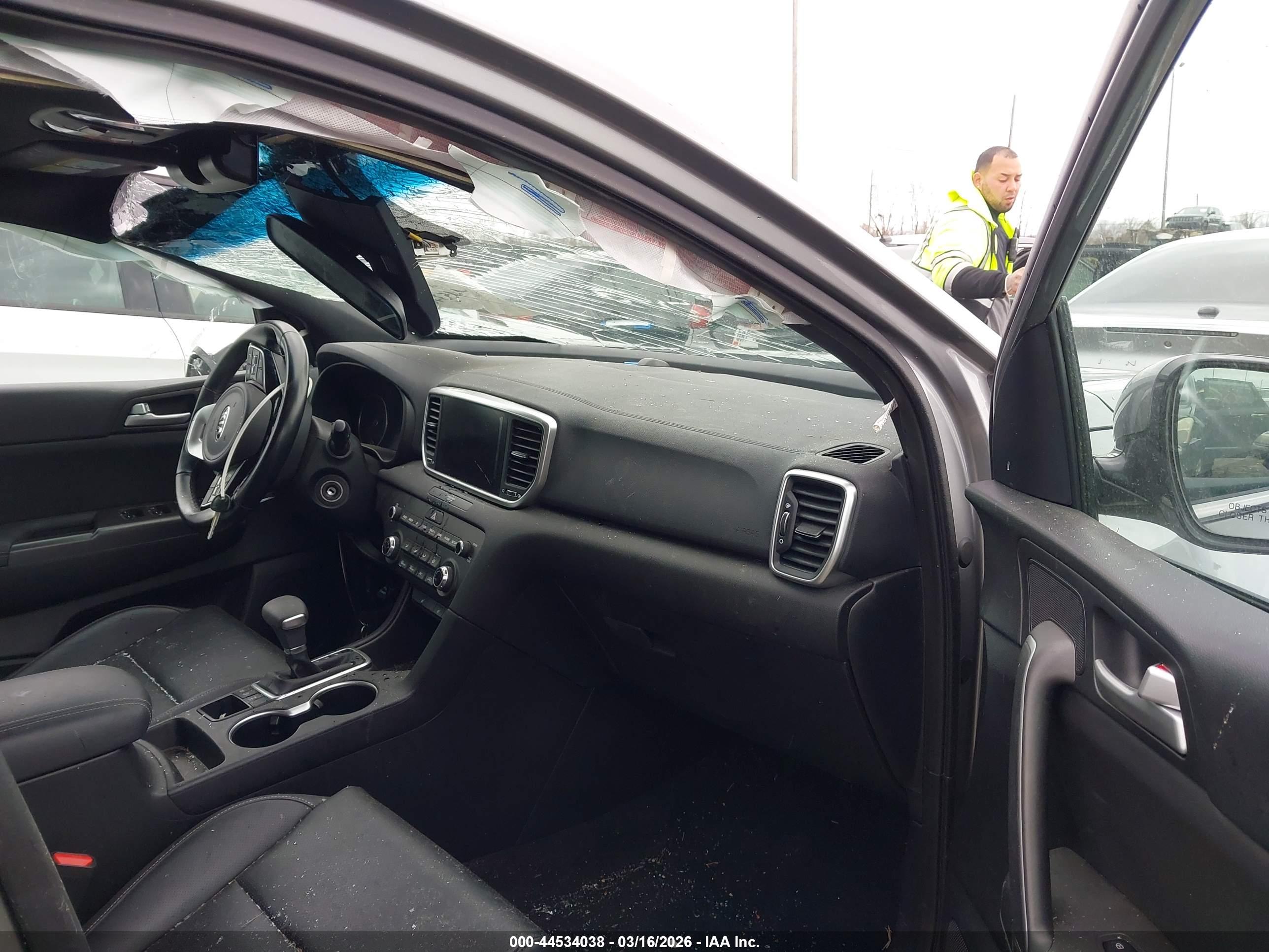 KIA SPORTAGE image 5