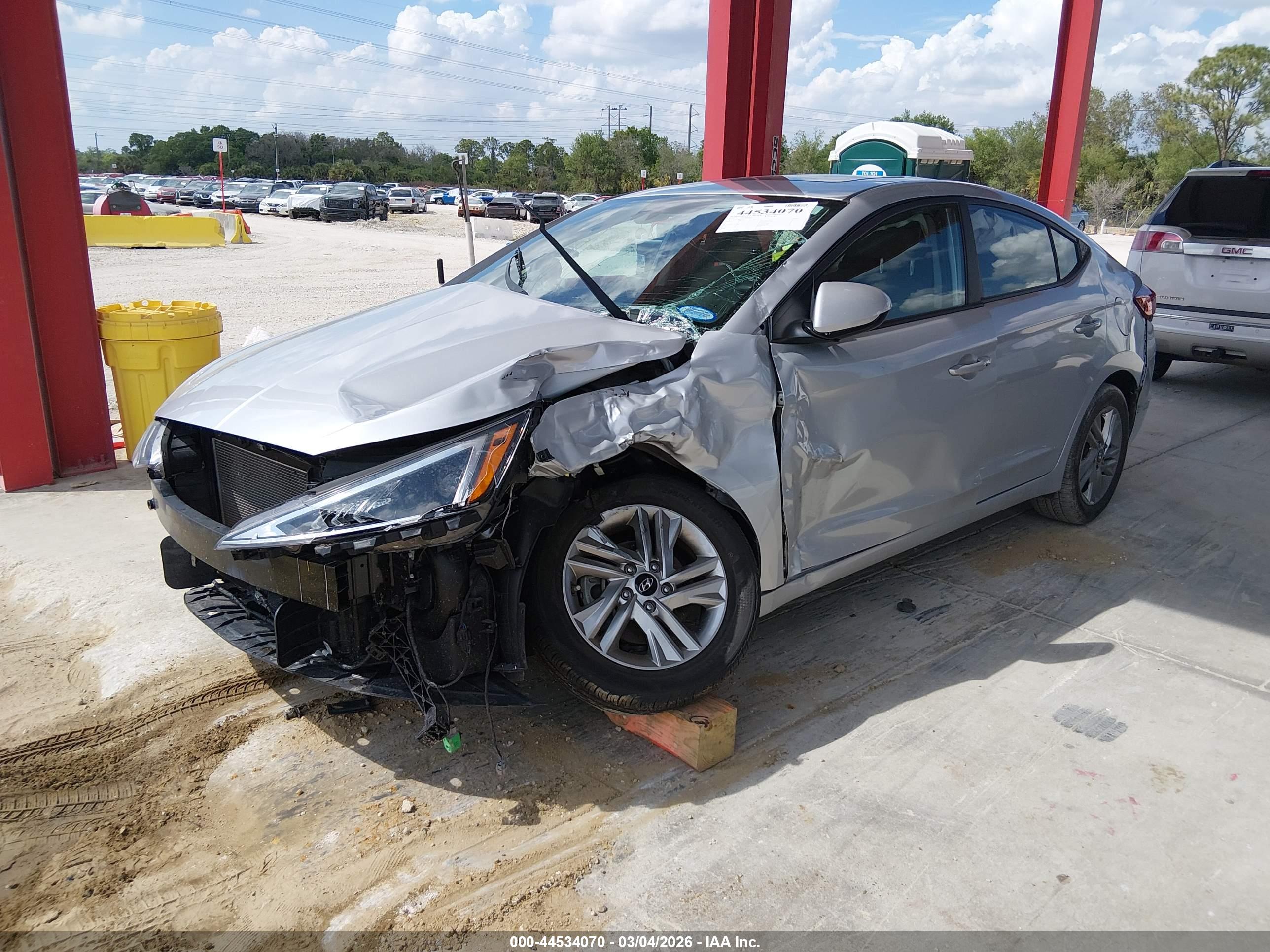 HYUNDAI ELANTRA image 2