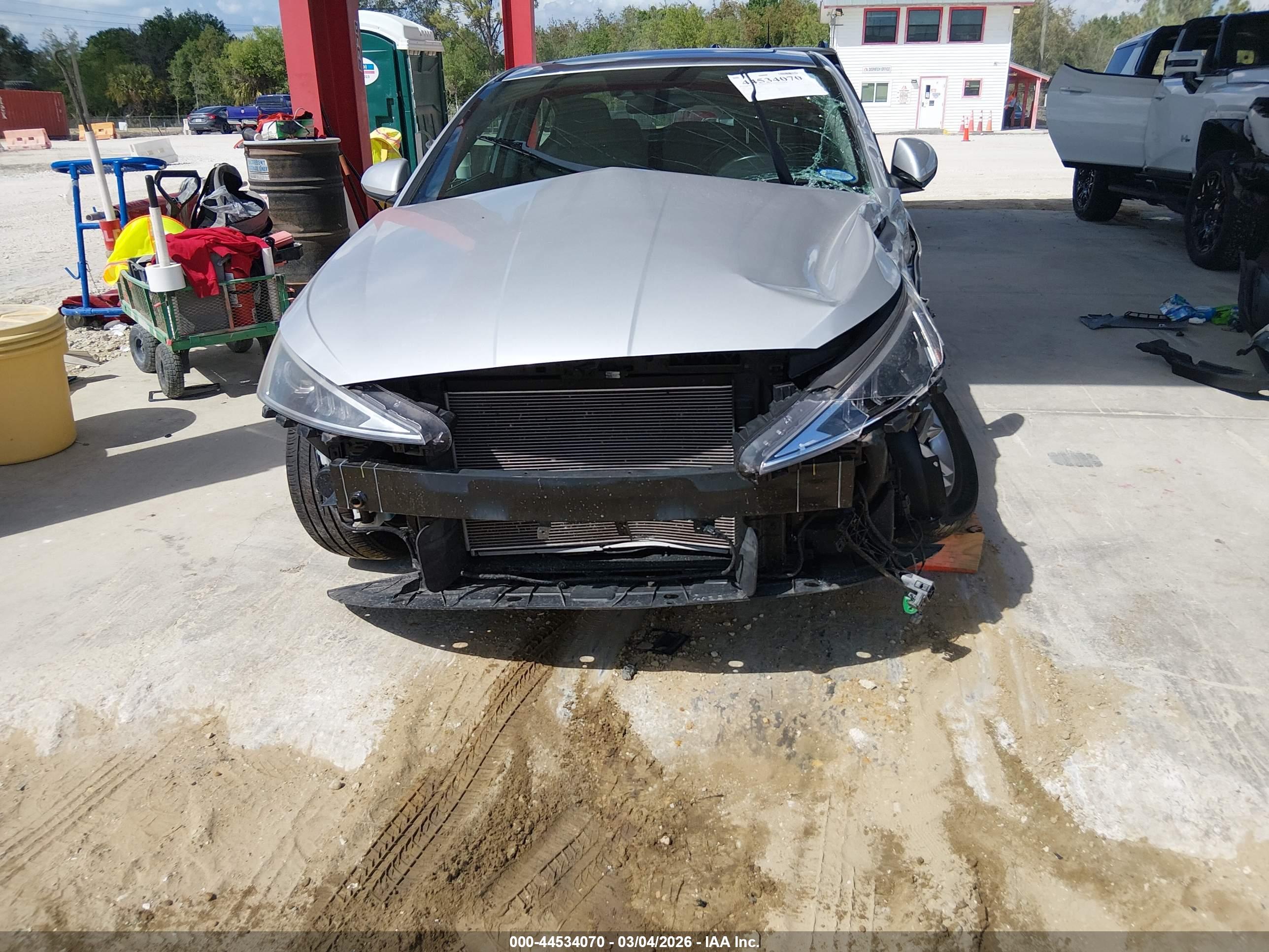 HYUNDAI ELANTRA image 6