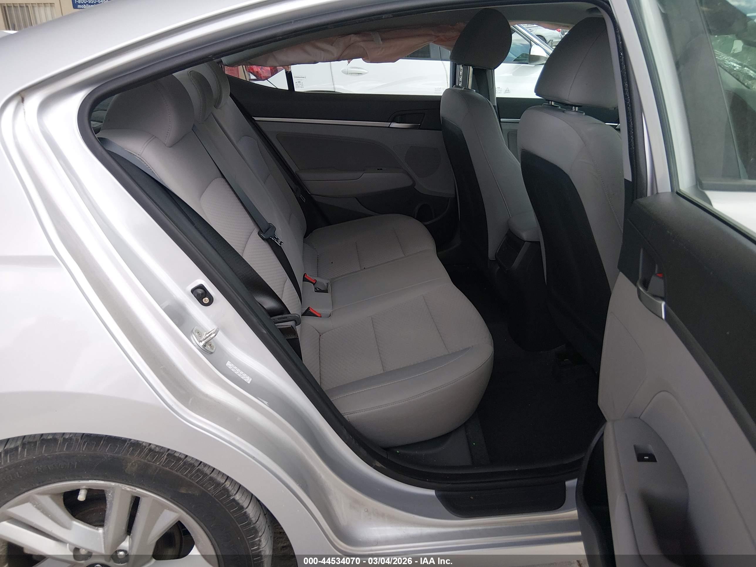 HYUNDAI ELANTRA image 8