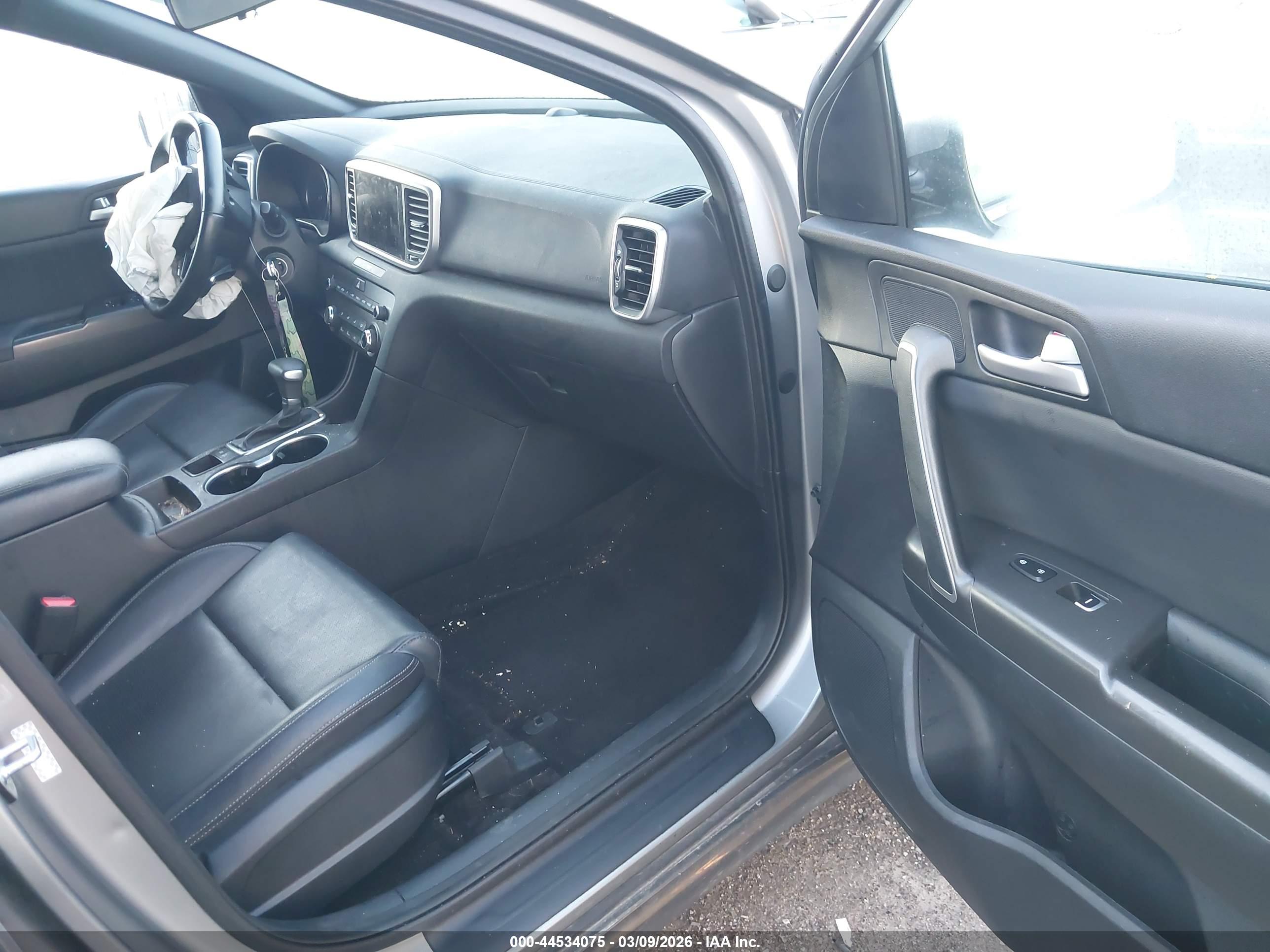 KIA SPORTAGE image 5