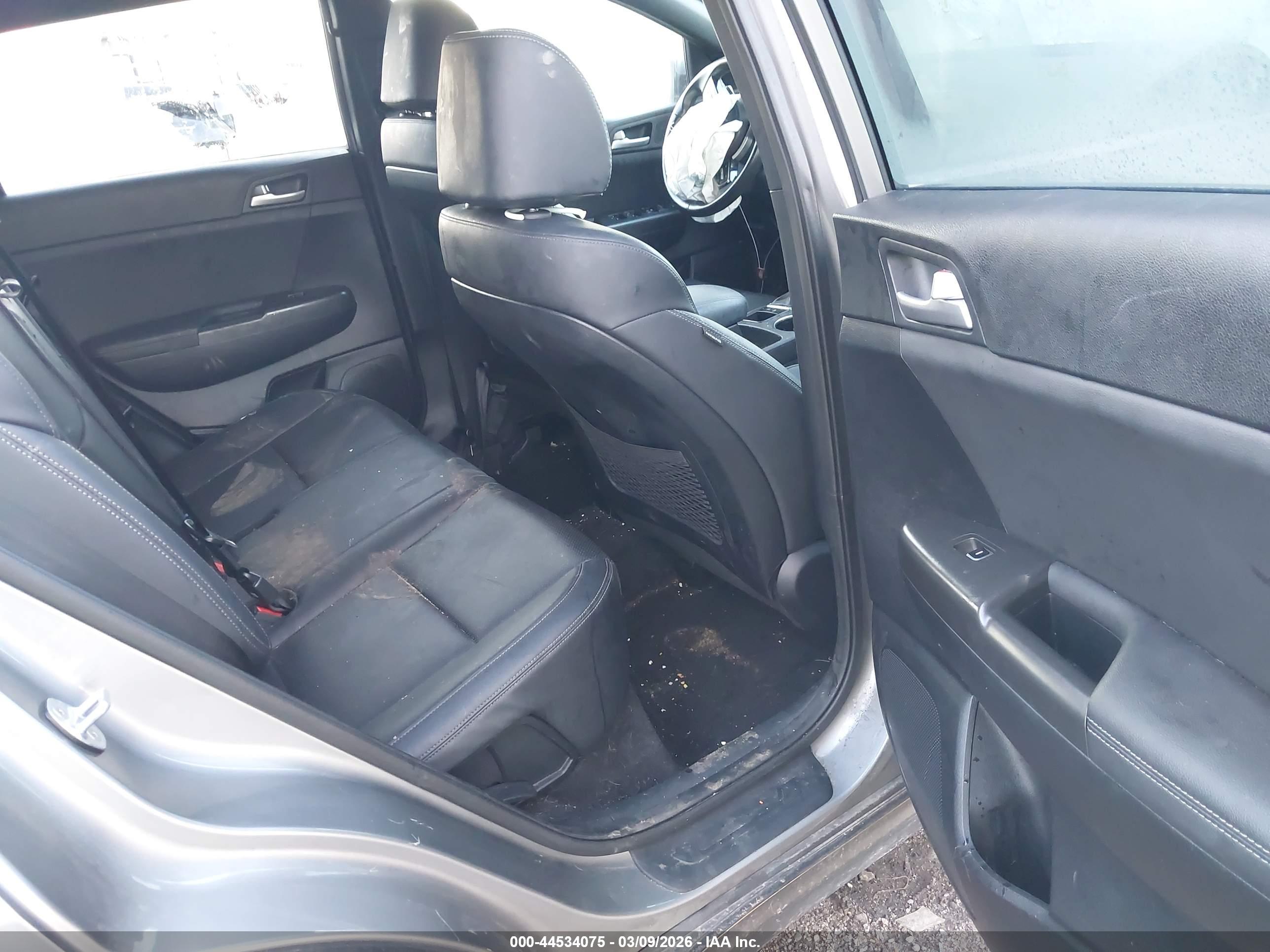 KIA SPORTAGE image 8