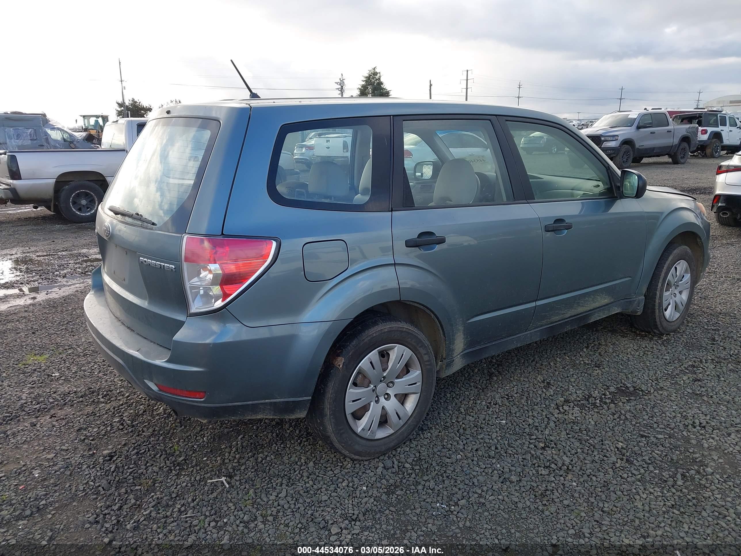 SUBARU FORESTER image 4