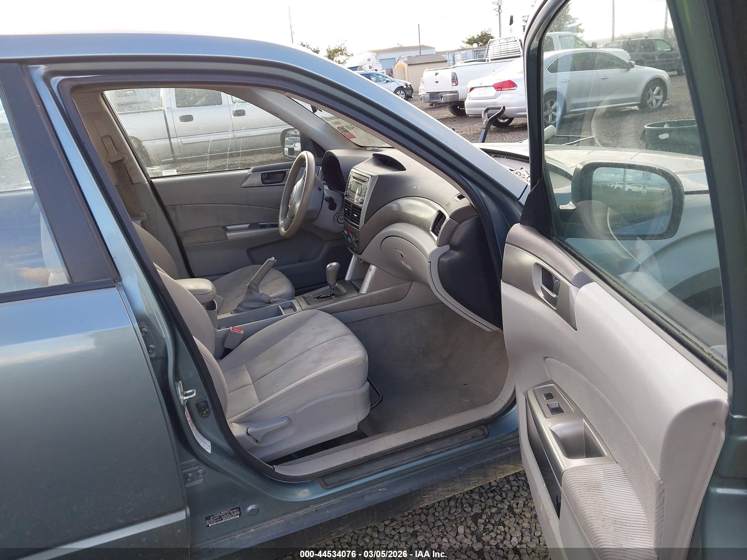SUBARU FORESTER image 5