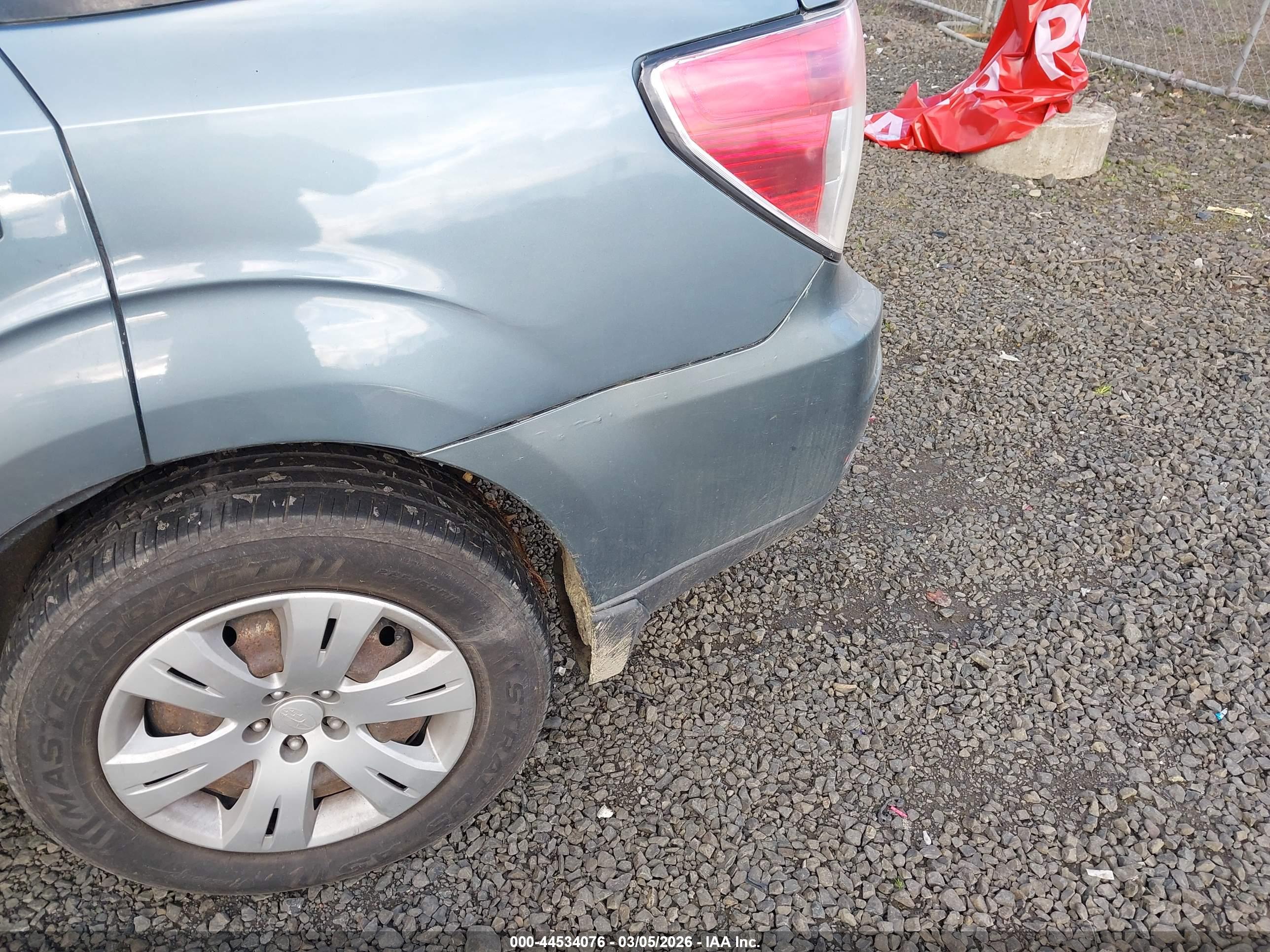 SUBARU FORESTER image 6