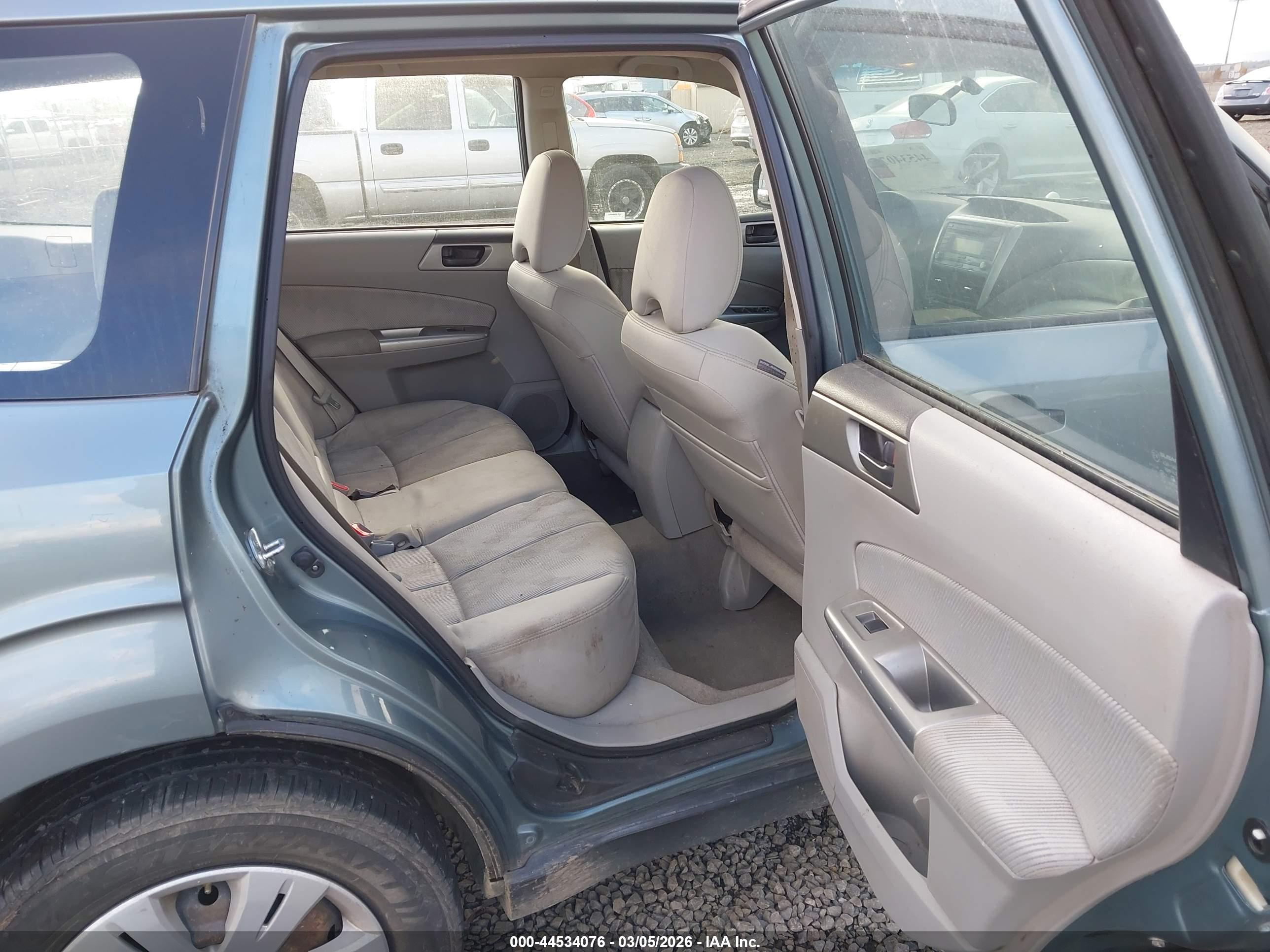 SUBARU FORESTER image 8