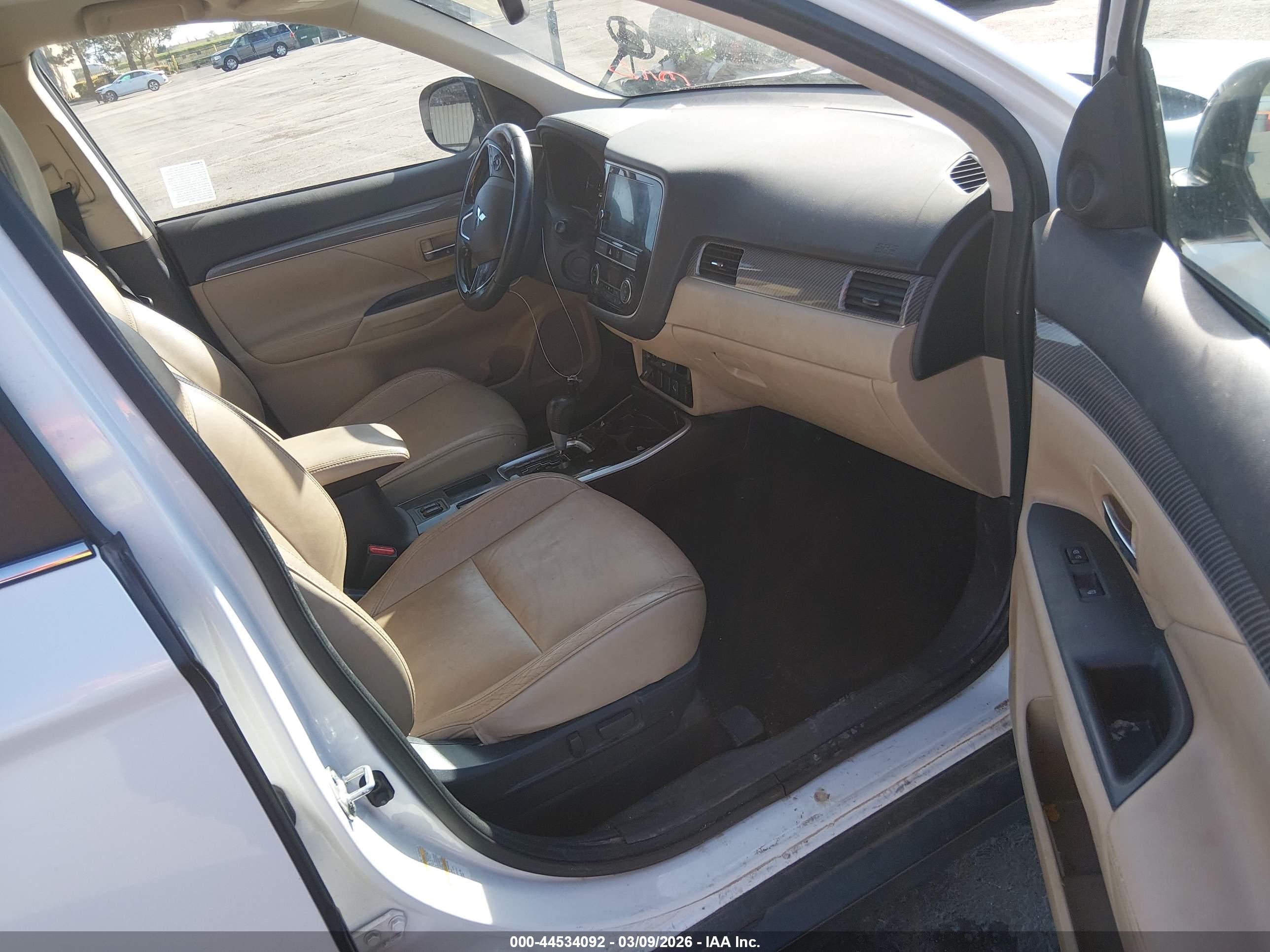 MITSUBISHI OUTLANDER image 5
