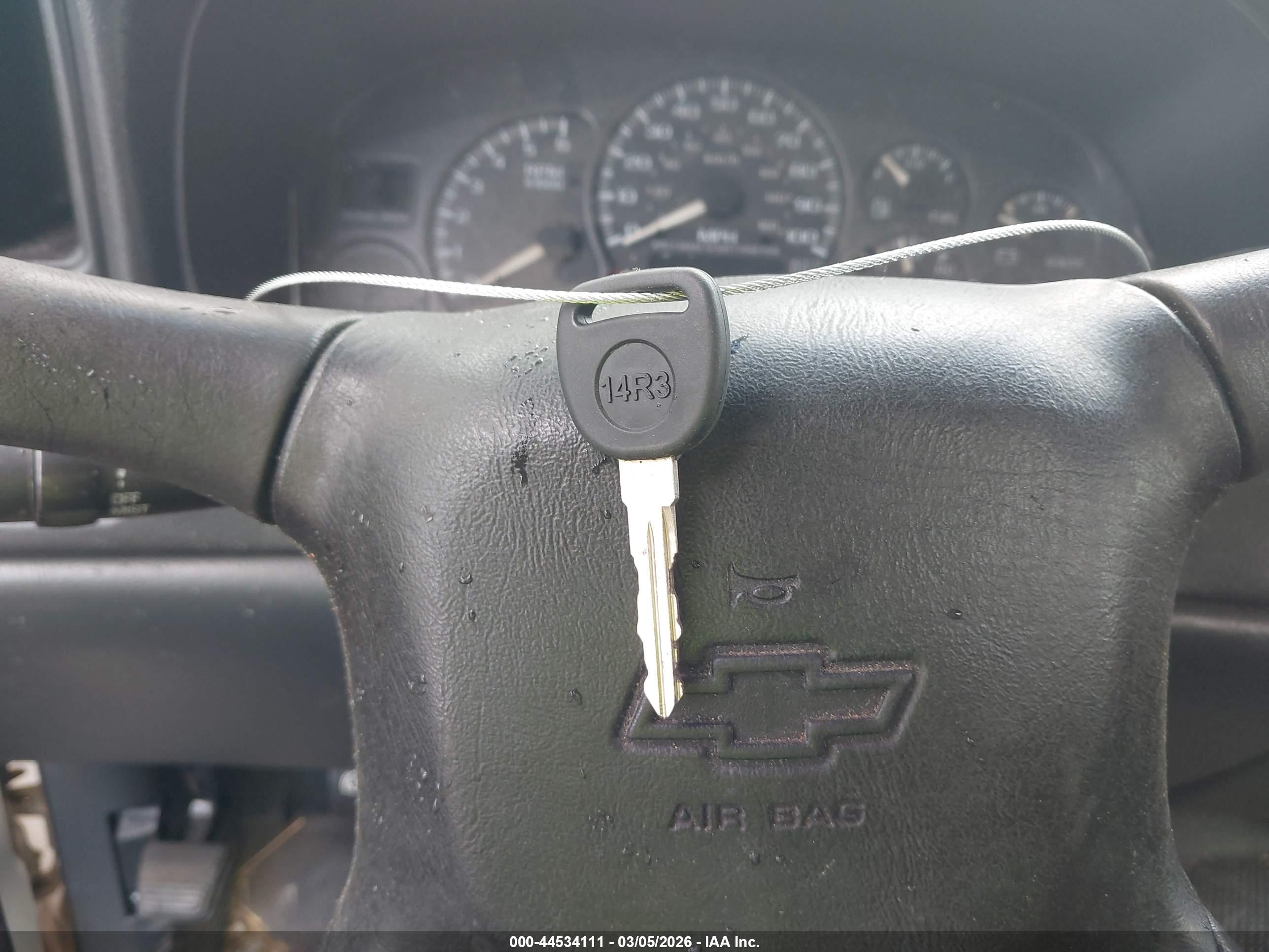 CHEVROLET SILVERADO image 11