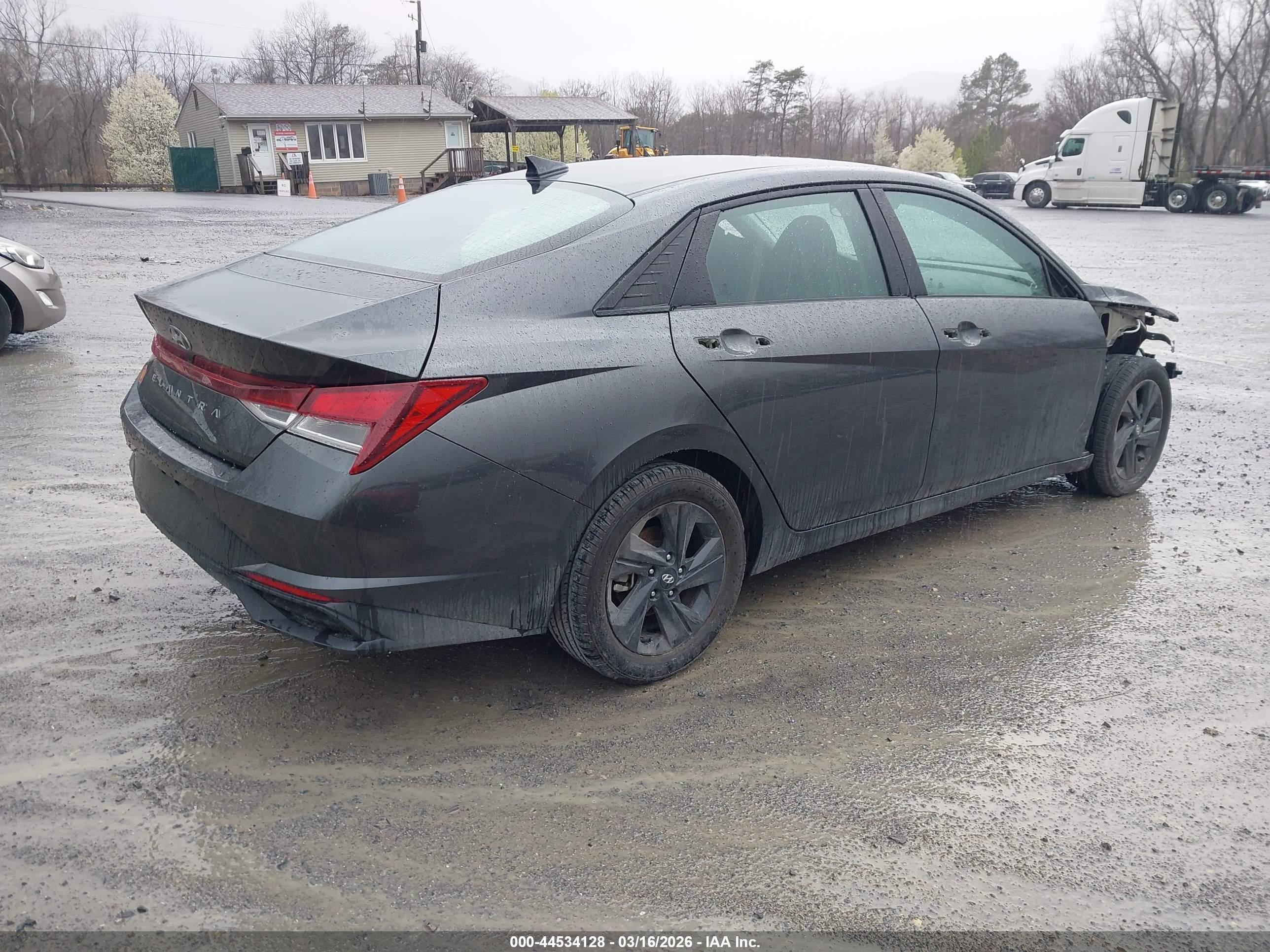 HYUNDAI ELANTRA image 4
