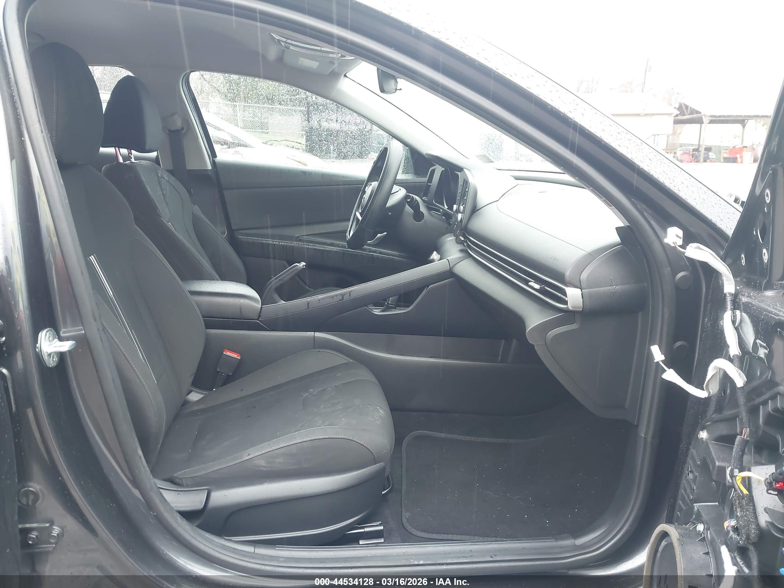 HYUNDAI ELANTRA image 5