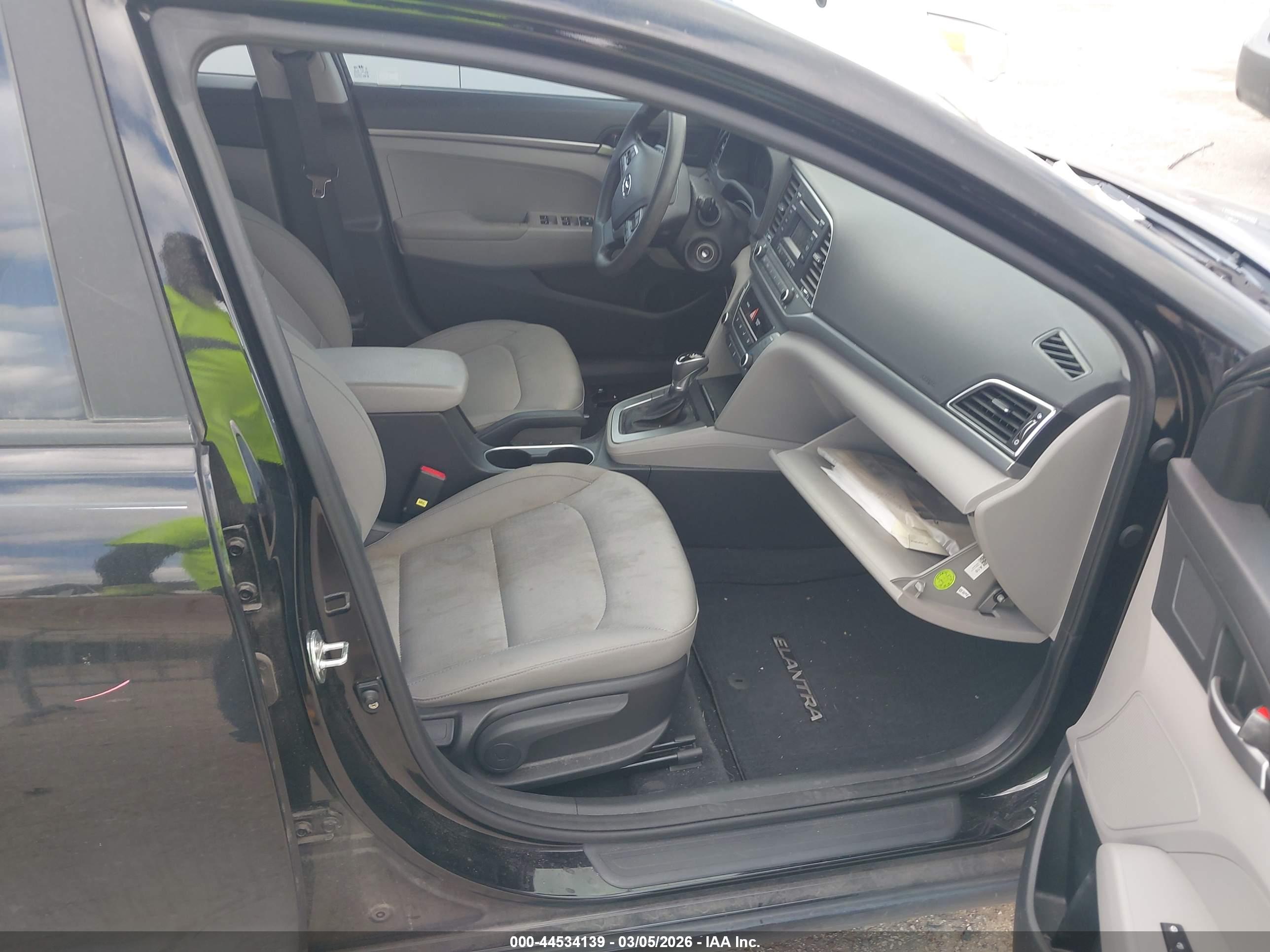 HYUNDAI ELANTRA image 5