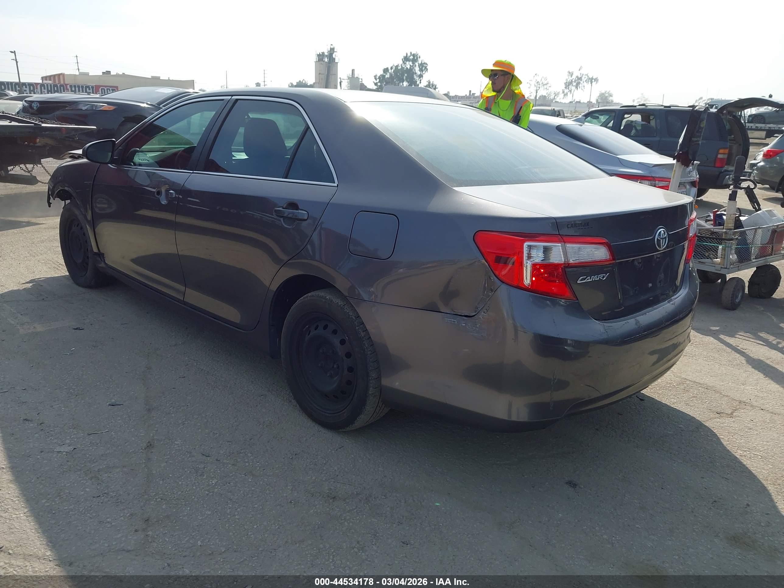TOYOTA CAMRY image 3
